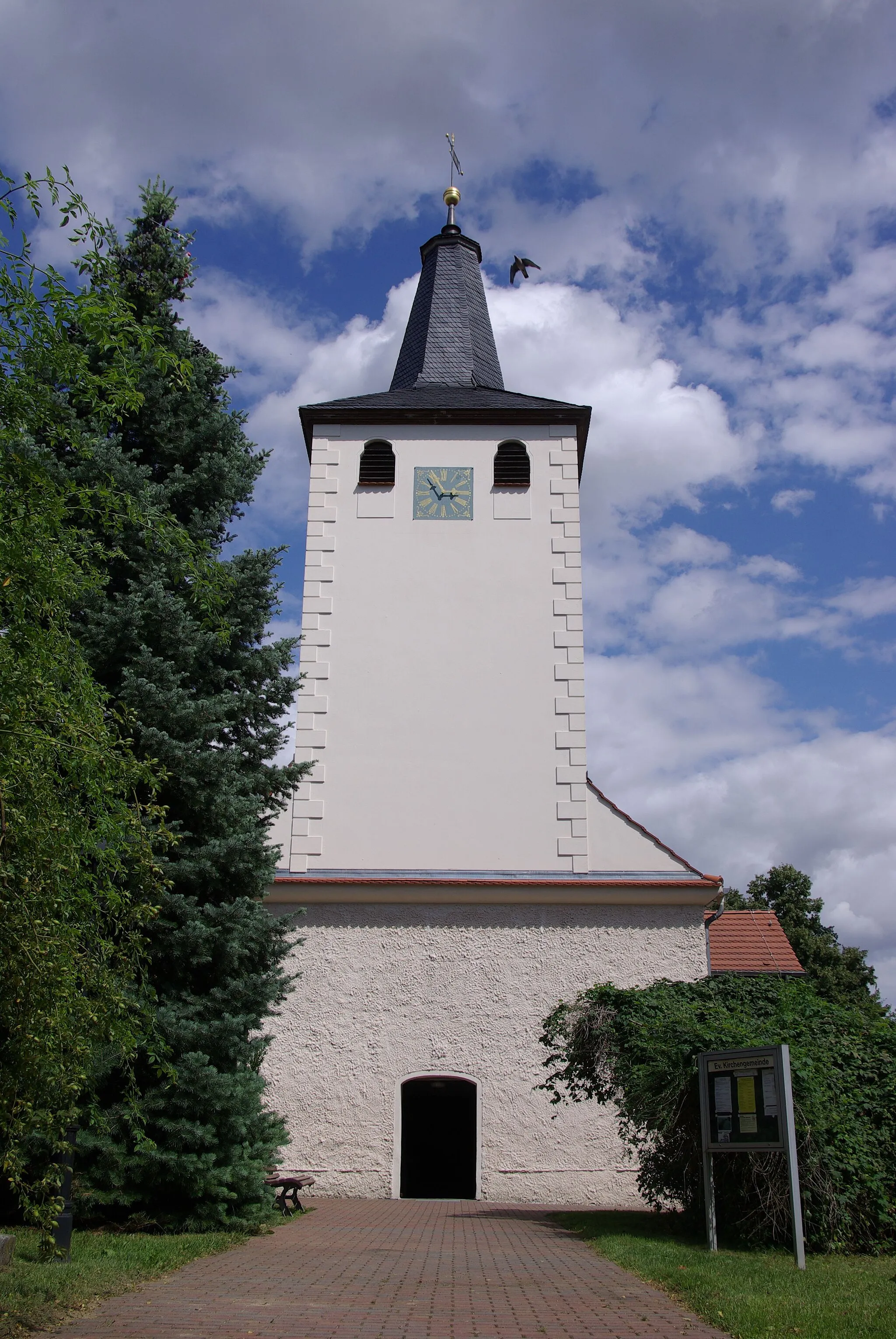 Photo showing: Großberren Ortsteil Diedersdorf. Die Dorfkirche stammt aus dem Anfang des 14. Jahrhunderts und steht unter Denkmalschutz.