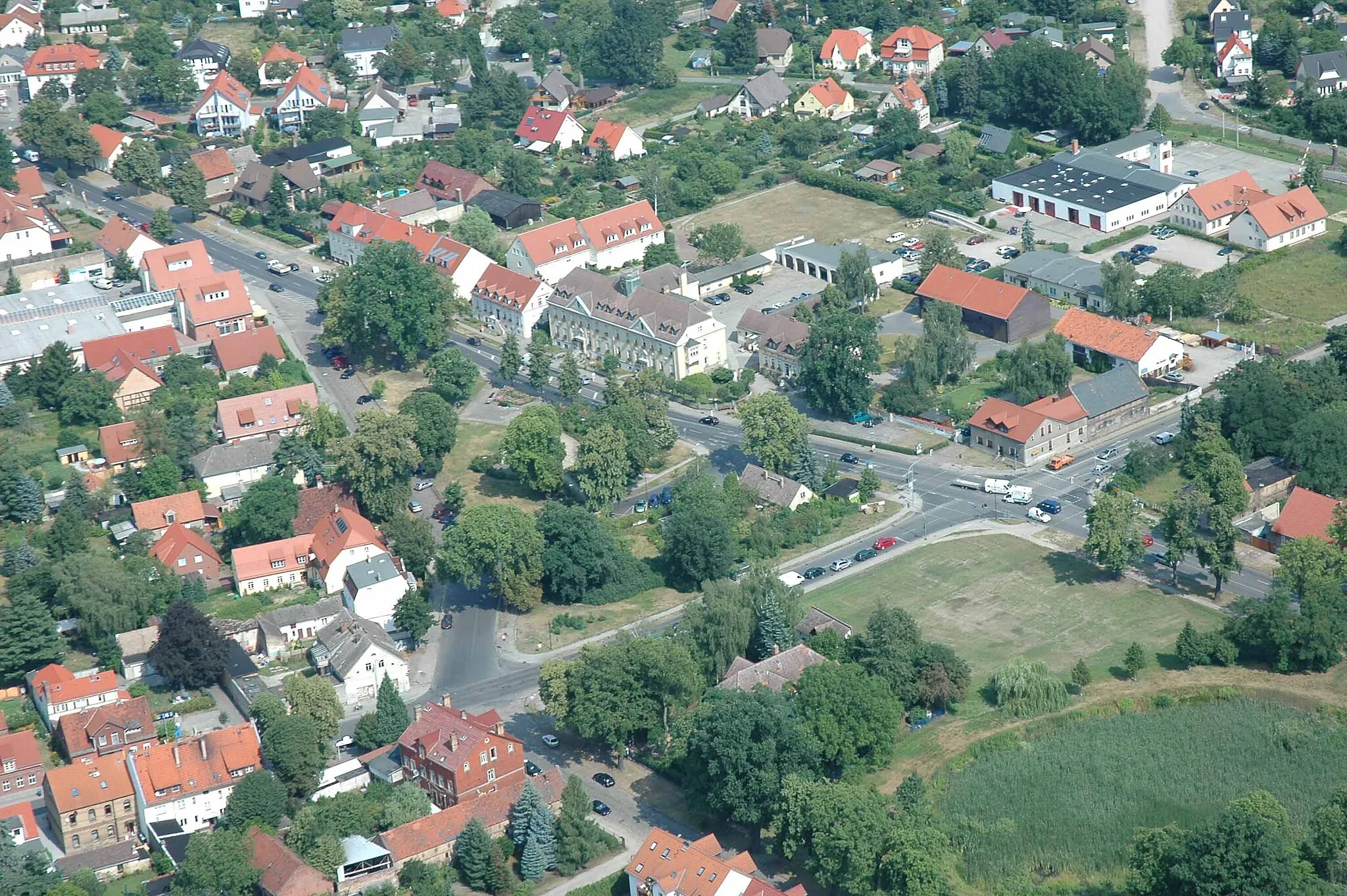 Photo showing: Aerial image of Falkensee and its town hall in image center, view from south-east