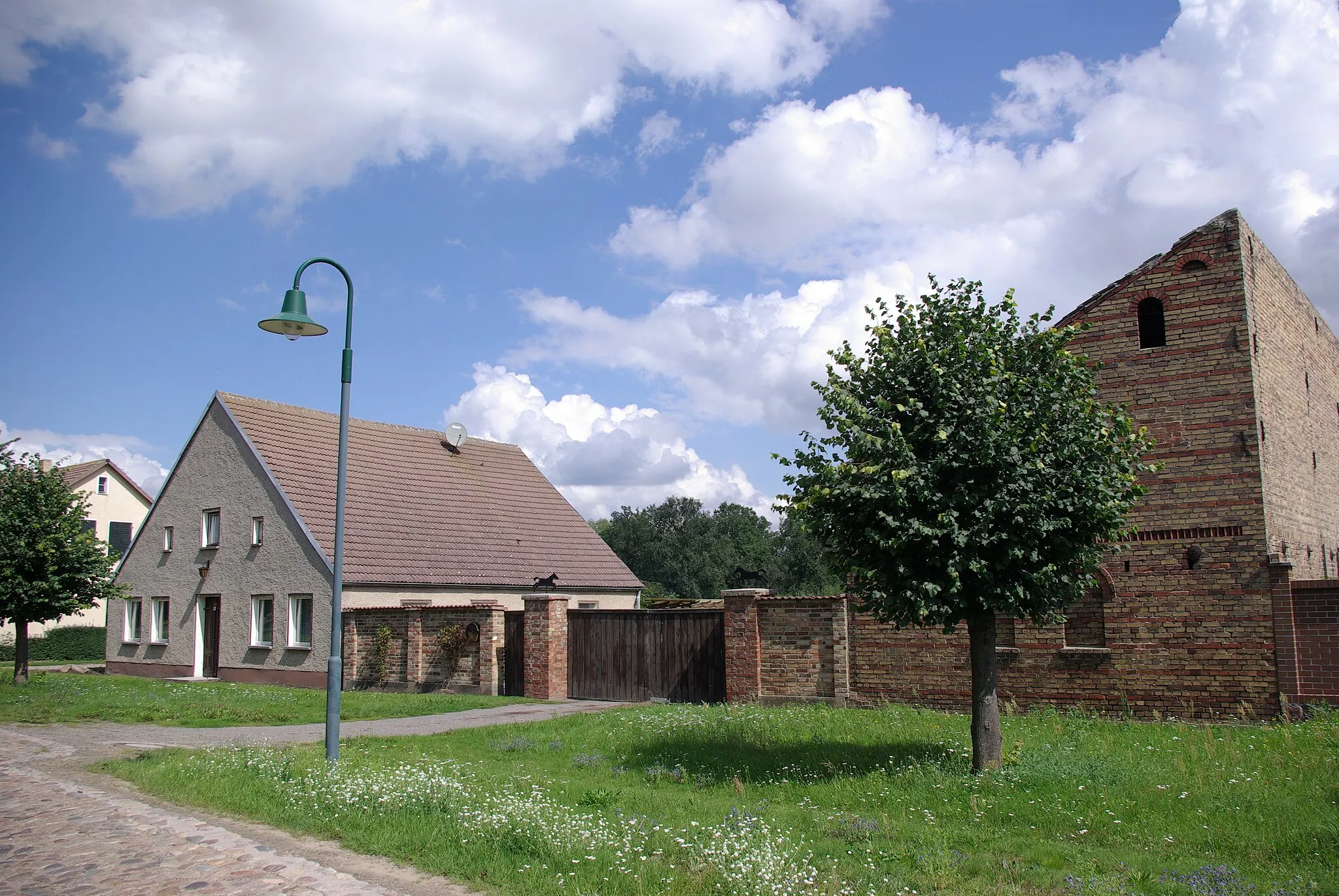 Photo showing: Bad Freienwalde Ortsteil Altranft in Brandenburg. Das Haus Am Anger 6 steht unter Denkmalschutz.