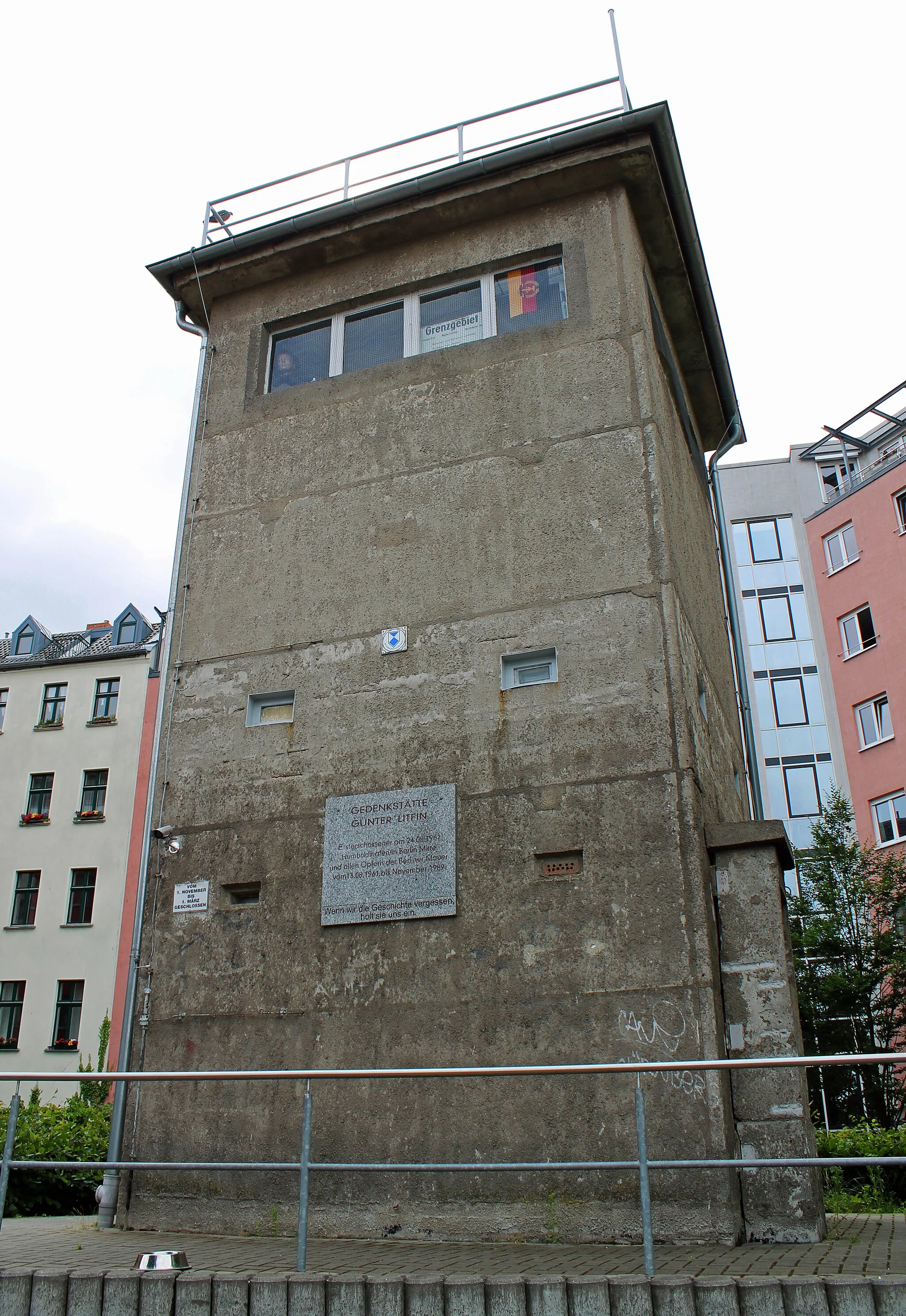Photo showing: former Berlin wall watch tower at Kieler Straße in Berlin-Mitte