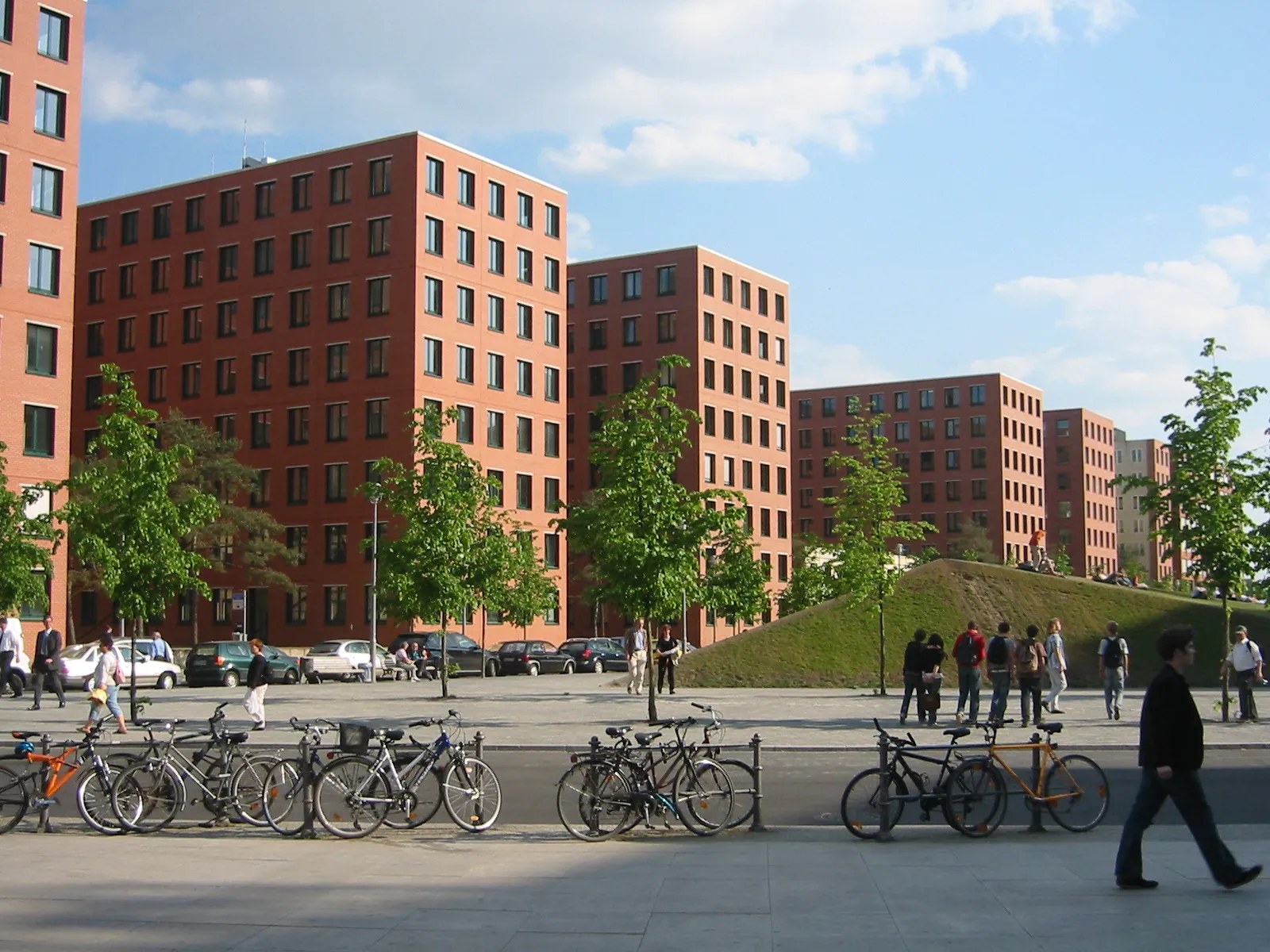Photo showing: further buildings of the Park Kolonnaden at Potsdamer Platz in Berlin