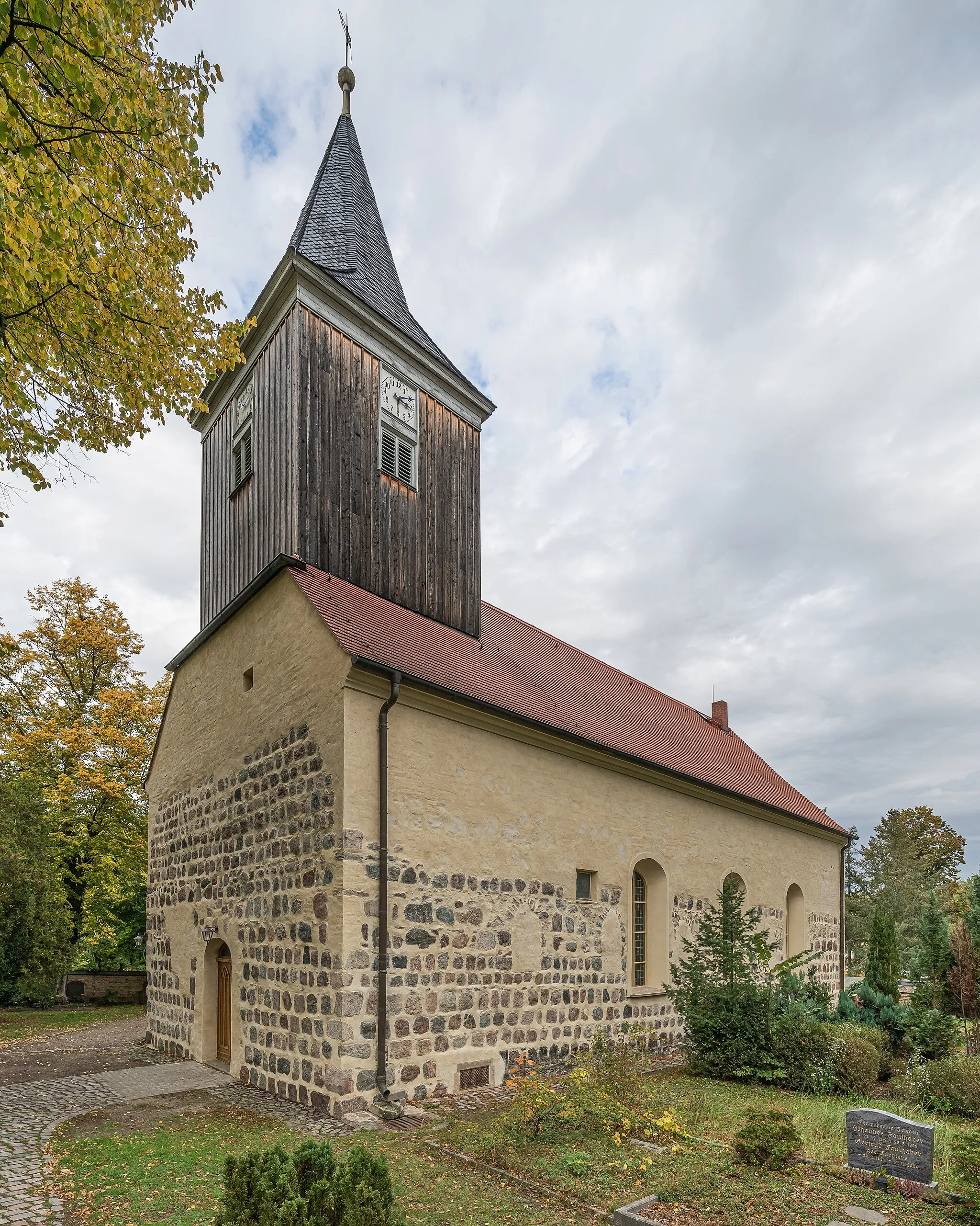 Photo showing: Village church (view from the cemetery) in Groß Glienicke, Potsdam, Germany