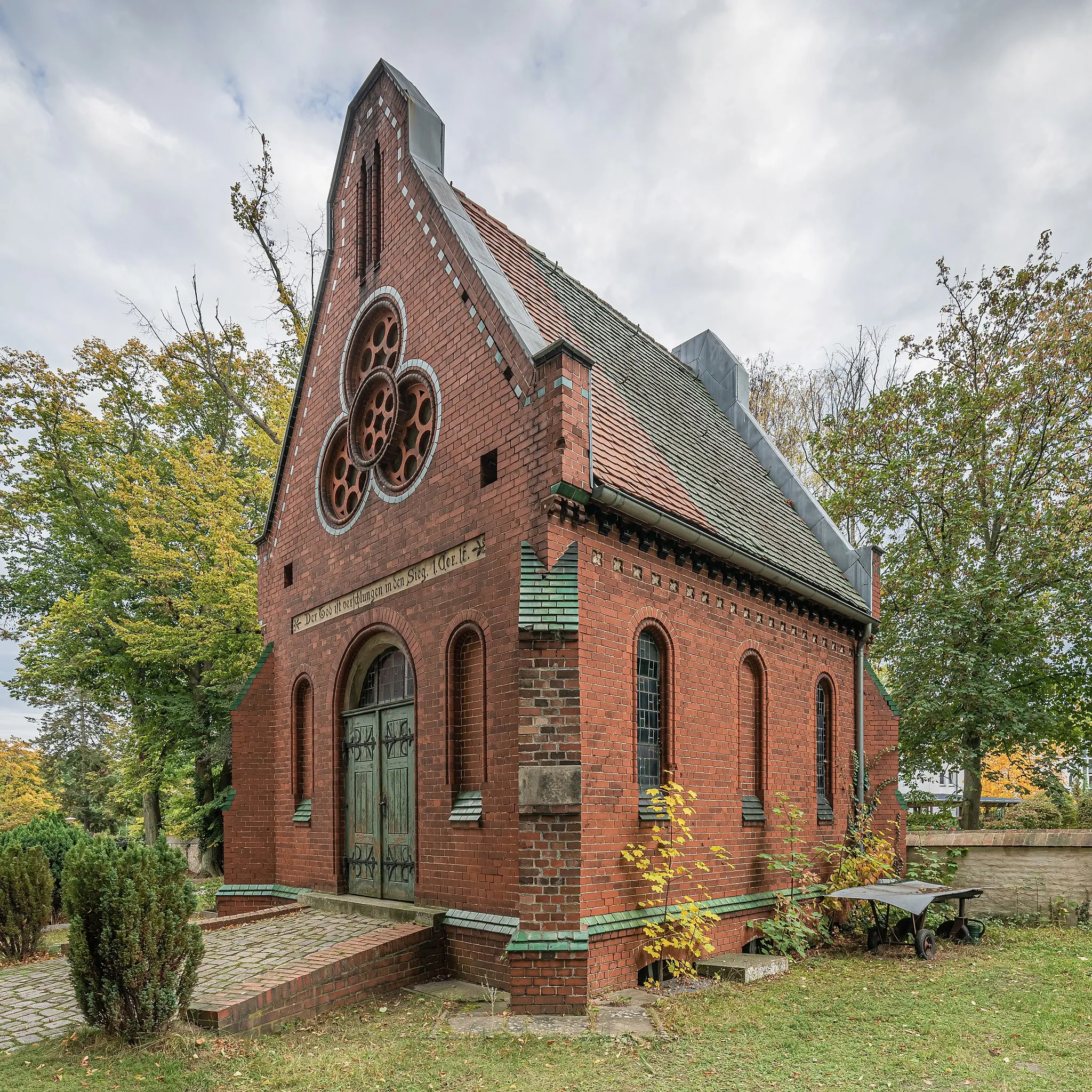 Photo showing: Cemetery chapel in Groß Glienicke, Potsdam, Germany