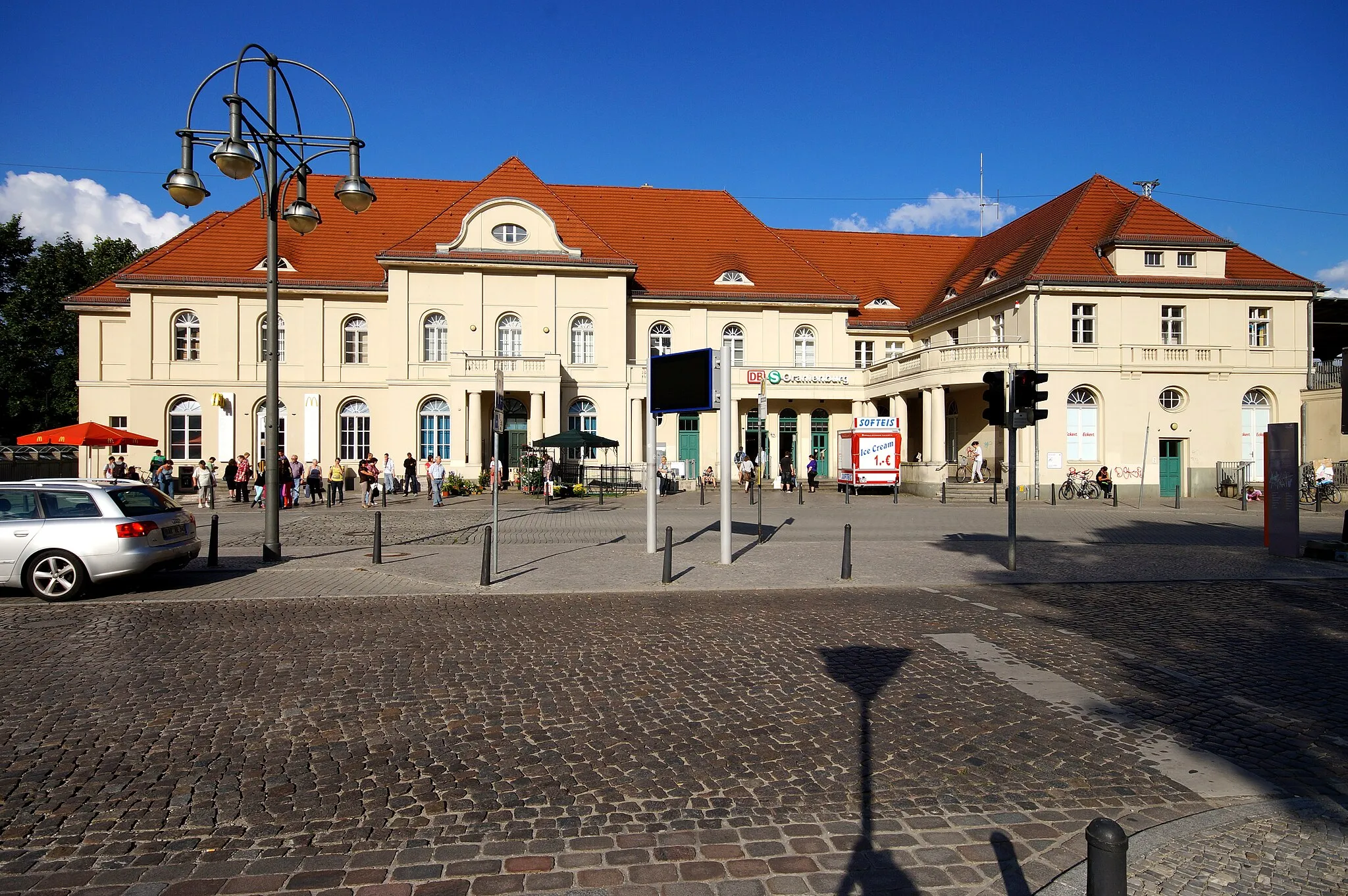 Photo showing: Das Bahnhofsgebäude des Bahnhofs Oranienburg