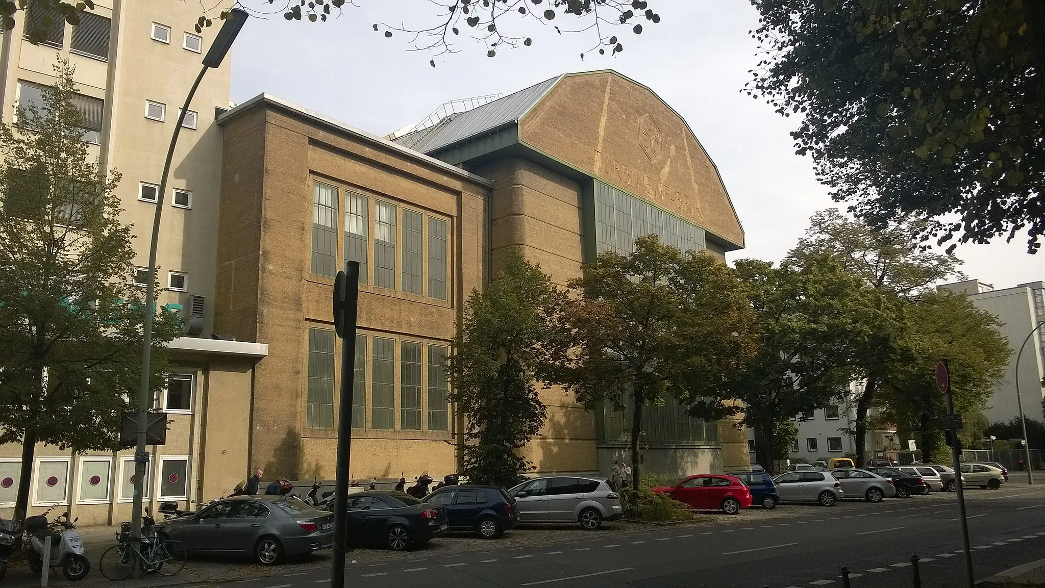 Photo showing: Front view of the historic AEG Turbinenhalle, Berlin. A milestone in industrial architecture by Peter Behrens.