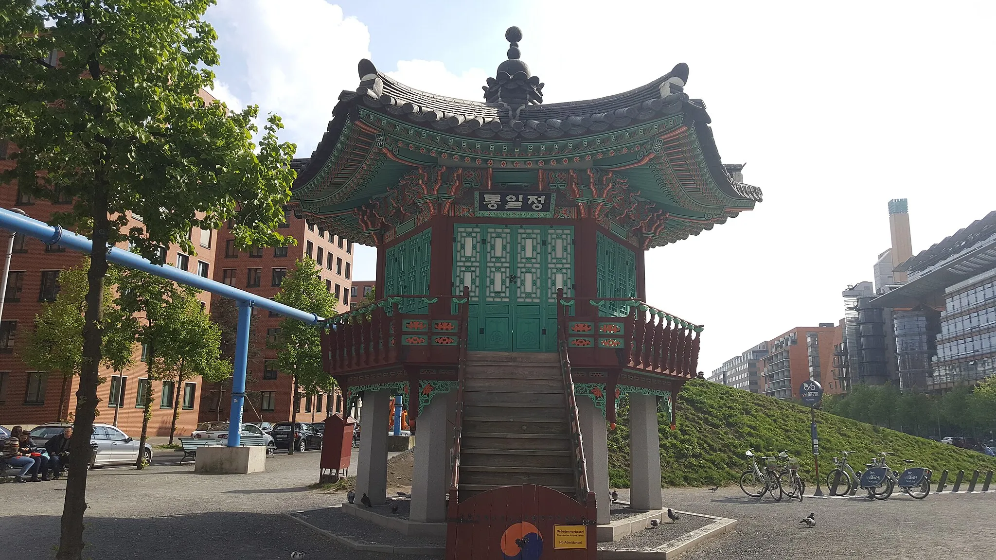 Photo showing: Pavilion for the unification of Korea