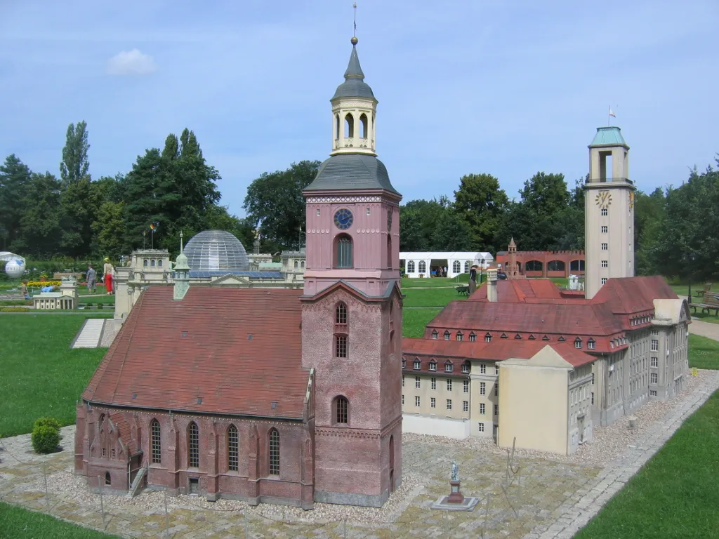 Photo showing: Spandauer Kirche und Rathaus
Modellpark Wuhlheide, Berlin-Brandenburg