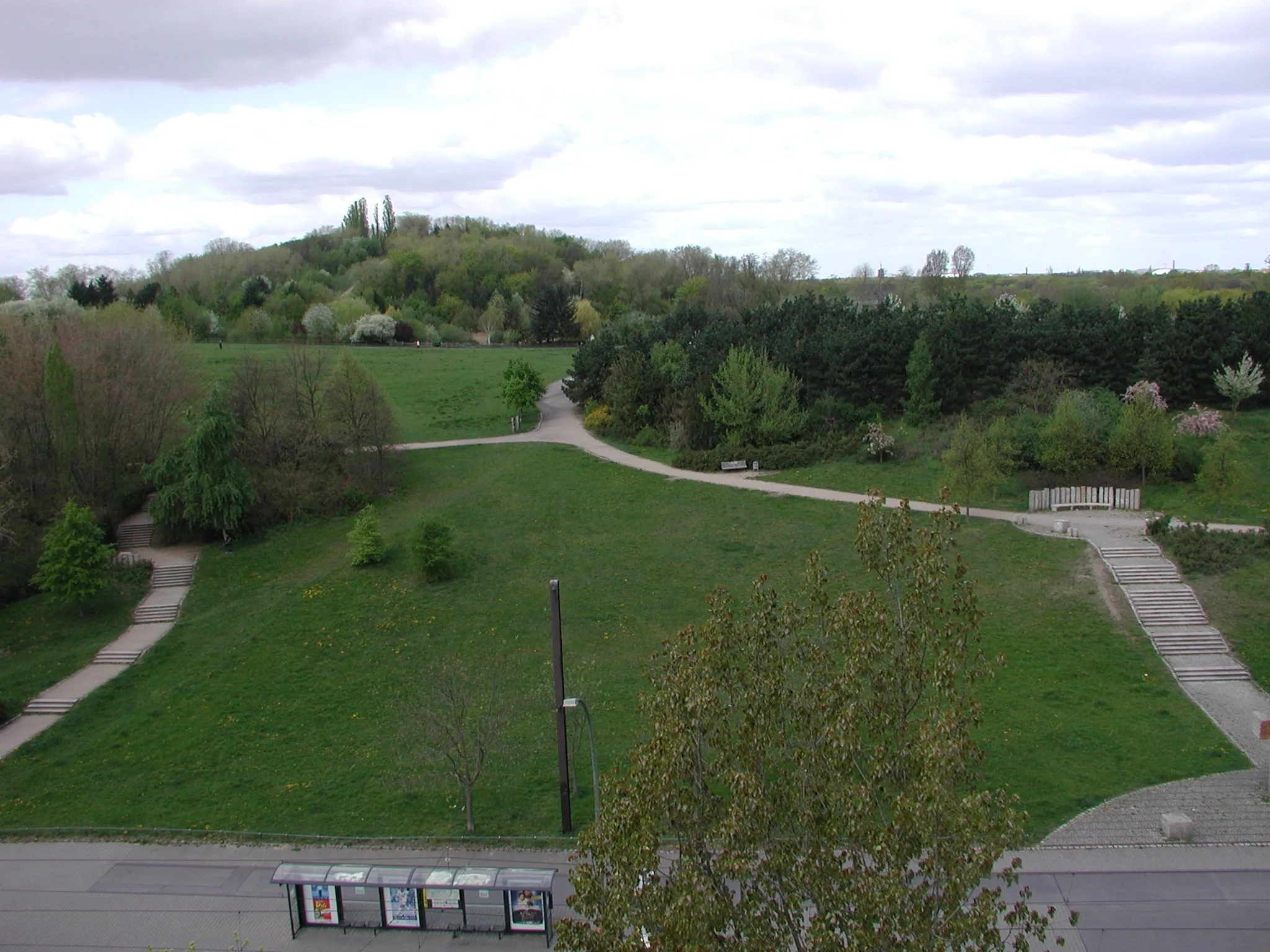 Photo showing: die niedrigere Kuppe im Volkspark Prenzlauer Berg