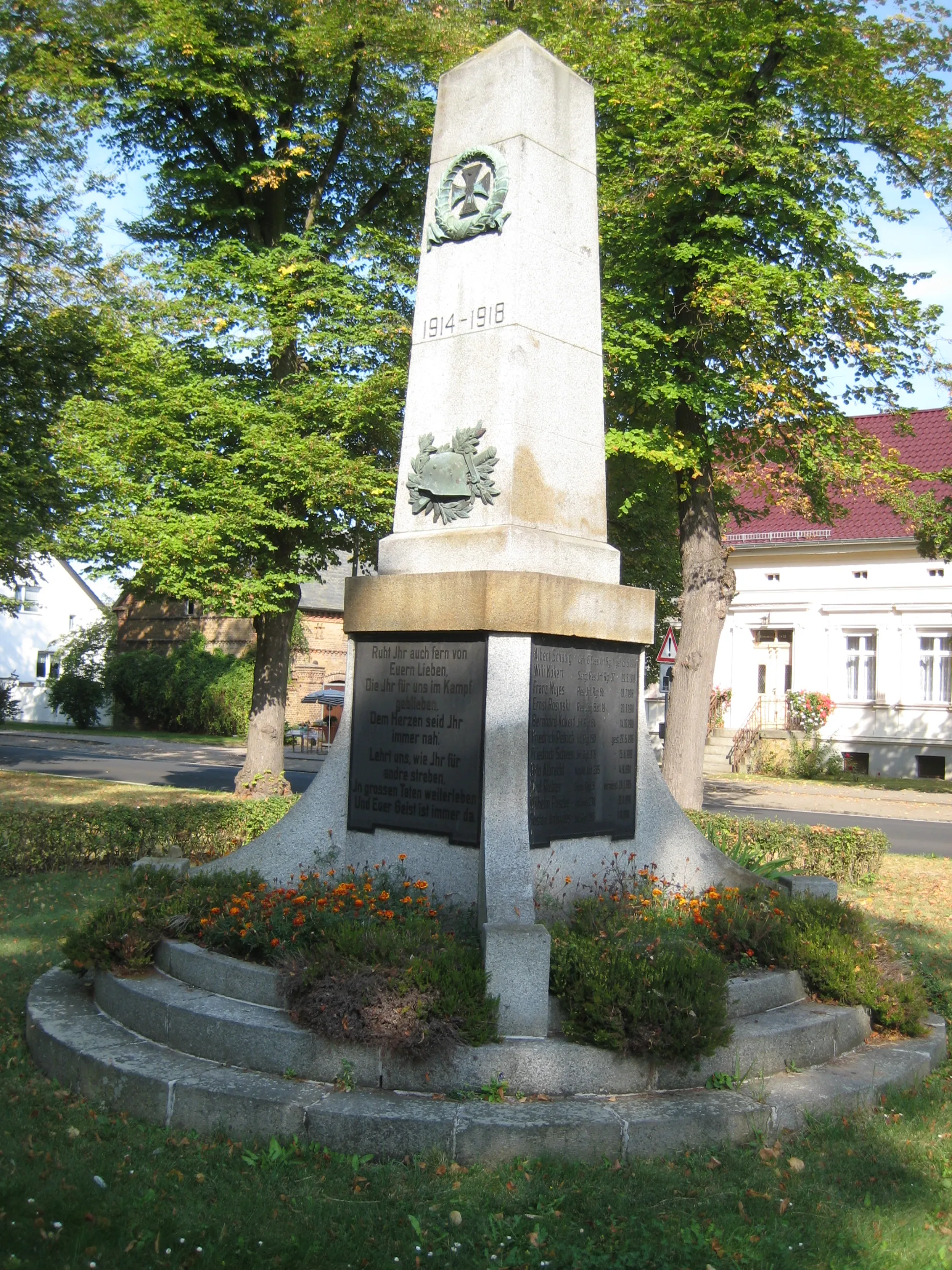 Photo showing: Denkmal Erster und Zweiter Weltkrieg Groß Schulzendorf