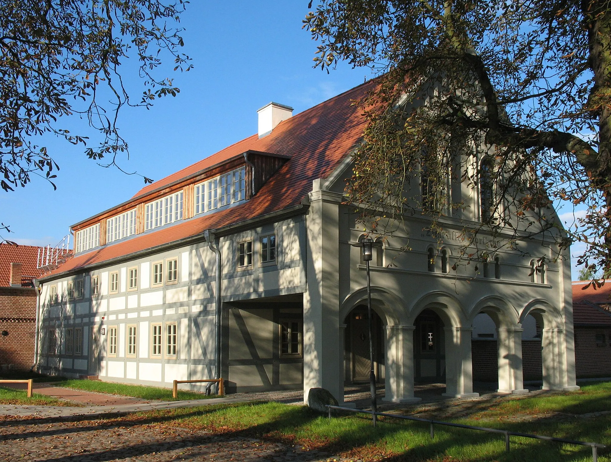 Photo showing: Alcove house in Kremmen-Staffelde in Brandenburg, Germany
