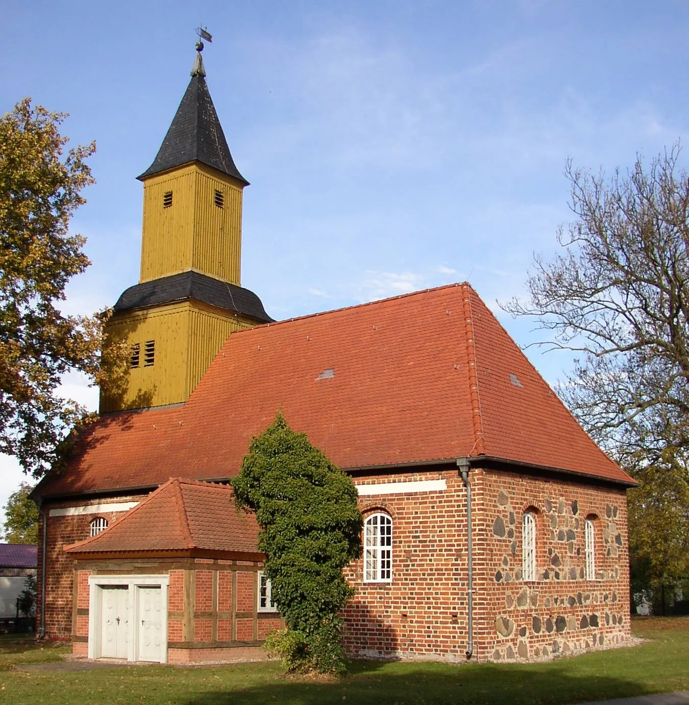 Photo showing: Church in Kremmen-Staffelde in Brandenburg, Germany