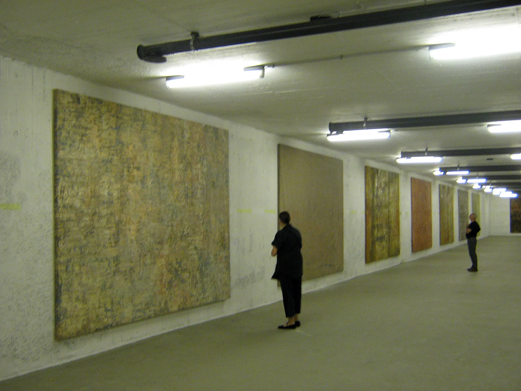 Photo showing: 70 Jahre Kriegsanfang Ausstellung im Hochbunker Berlin 2009.
Maikäfer flieg.