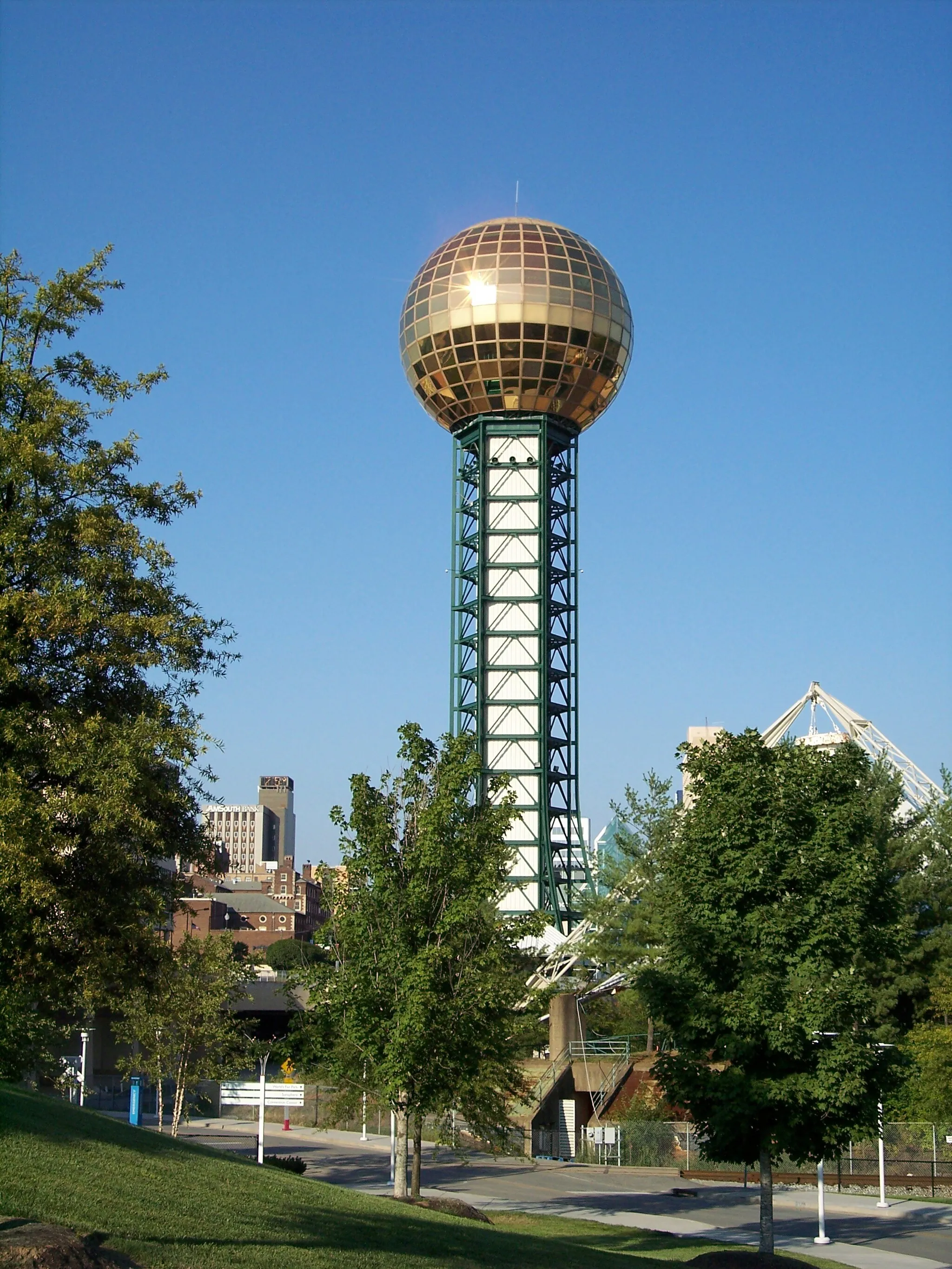 Photo showing: Sunsphere, Knoxville, Tennessee - View shot to the east with the sun reflecting off the sphere