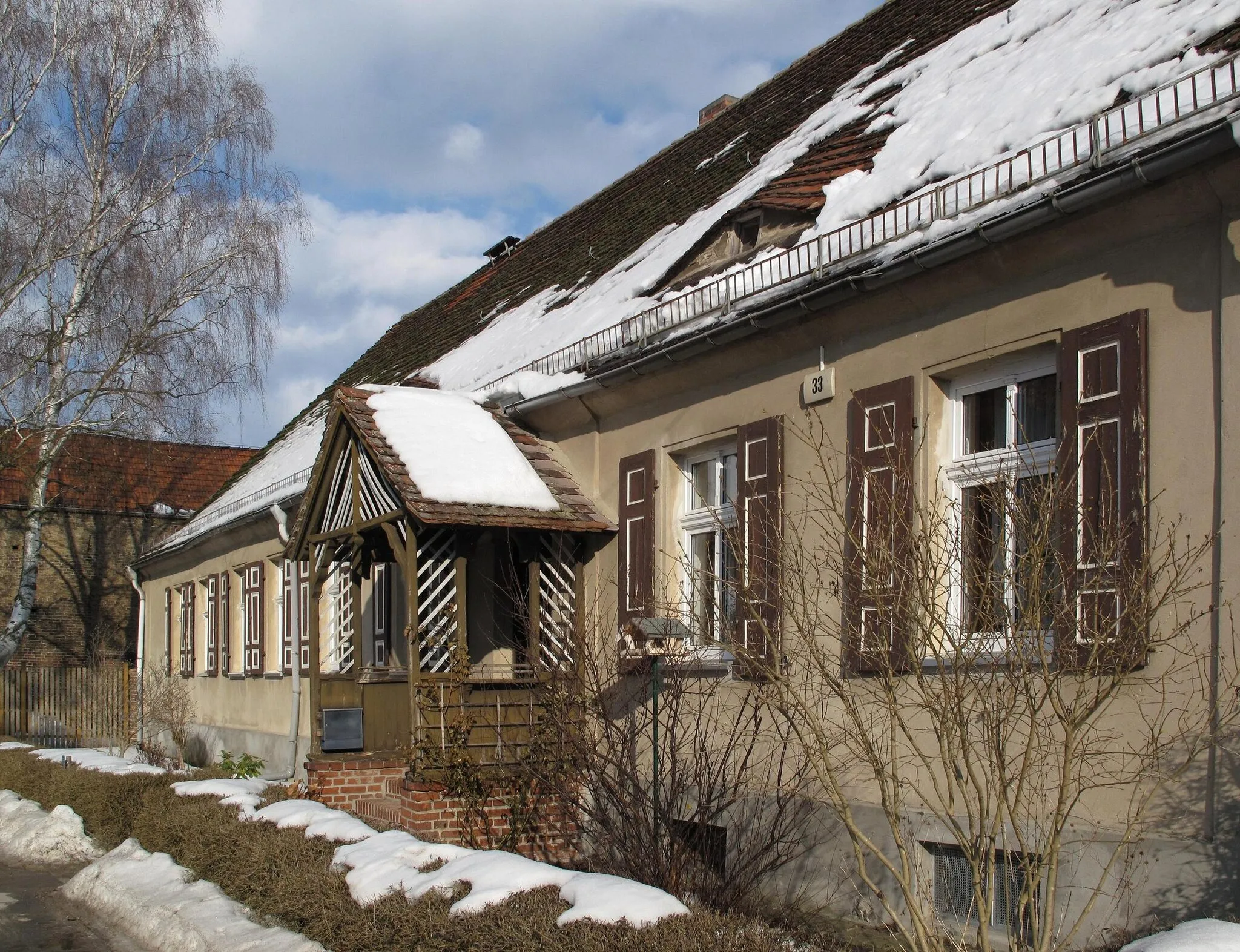 Photo showing: Listed rectory in Gröben. Built in 1720, extensions built in 1879 and 1888. Gröben is a part of Ludwigsfelde in the district Teltow-Fläming, state Brandenburg, Germany.