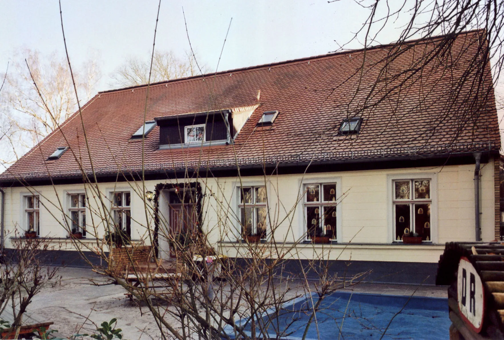 Photo showing: Alt-Heiligensee 45/47 (Altes Pfarrhaus der evangelischen Kirchengemeinde Heiligensee - heute Kindergarten -)