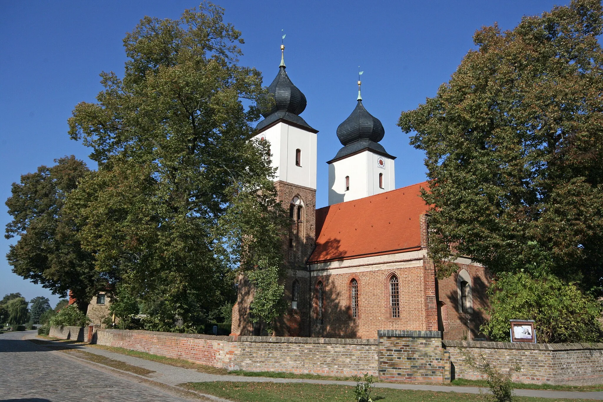 Photo showing: Blick auf die Kirche in Tremmen