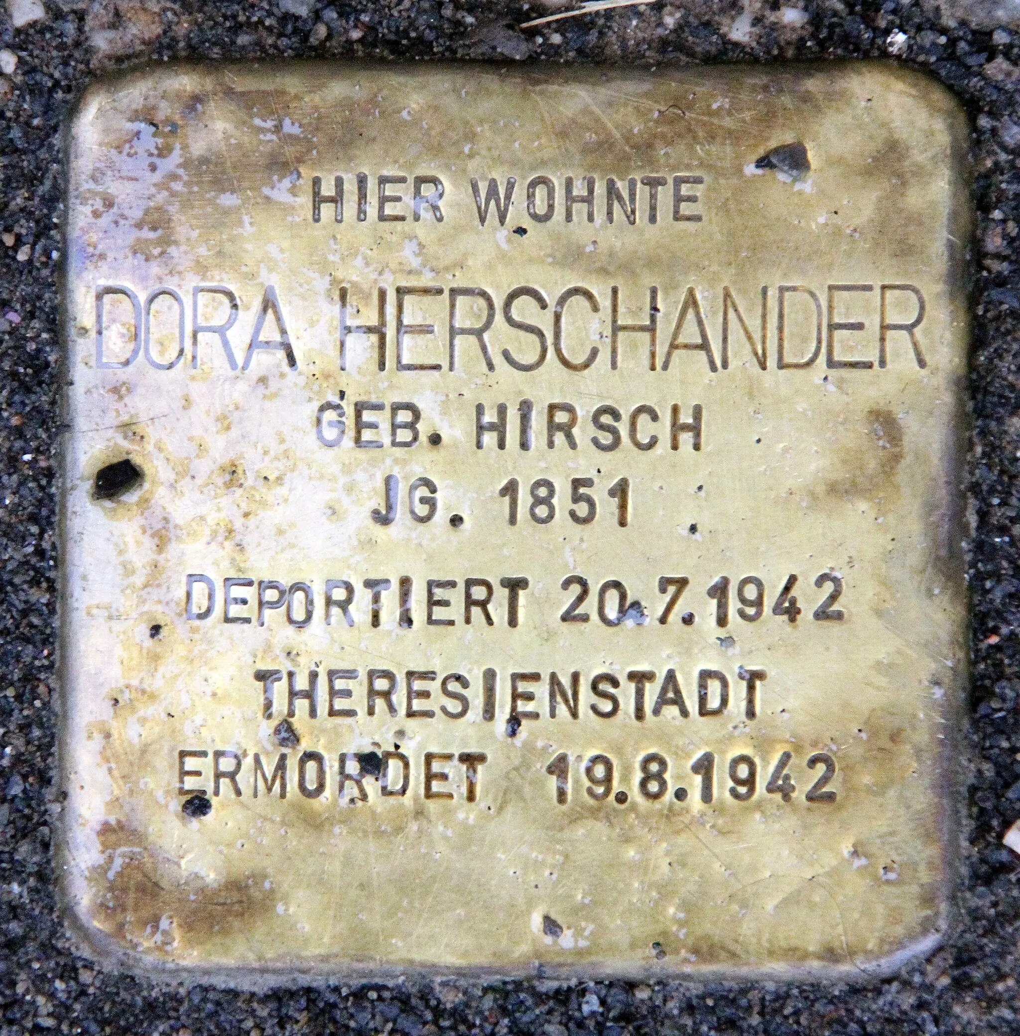 Photo showing: "Stolperstein" (stumbling block), Dora Herschander, Berliner Straße 26, Berlin-Pankow, Germany