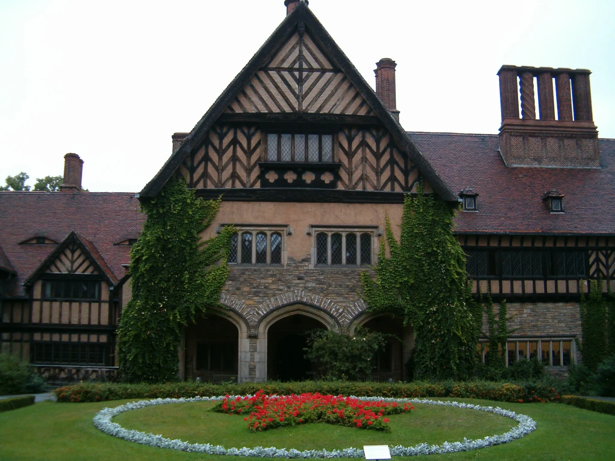 Photo showing: Cecilienhof in Potsdam, Germany.