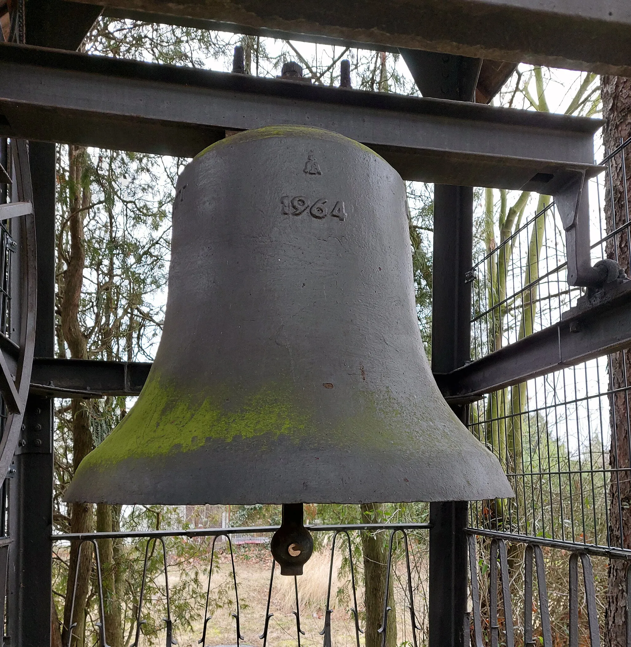 Photo showing: Dorfkirche Falkenberg - Glocke, Dorfstraße 39A, Berlin-Falkenberg, Deutschland