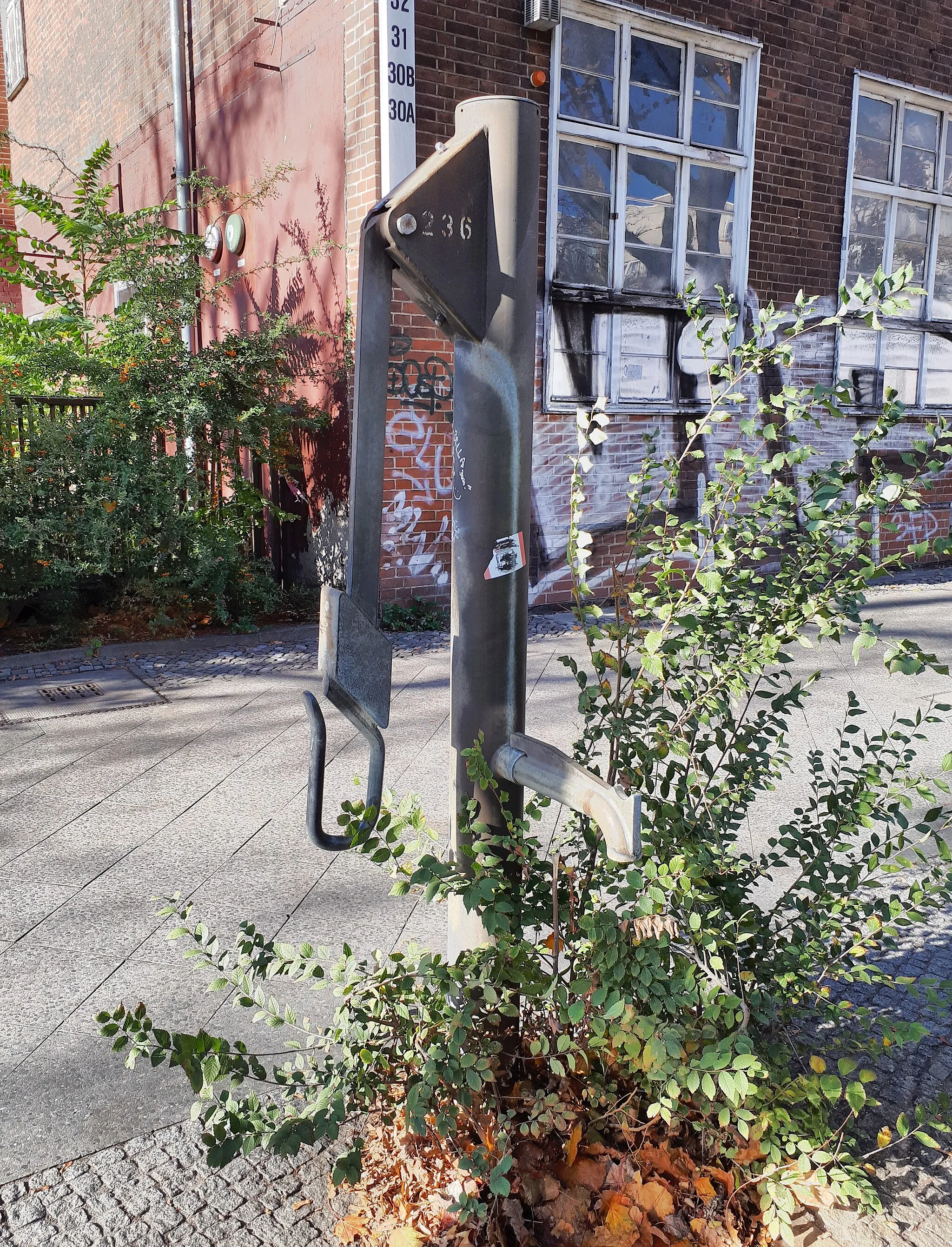 Photo showing: Gesundbrunnen Drontheimer Straße Wasserpumpe #236