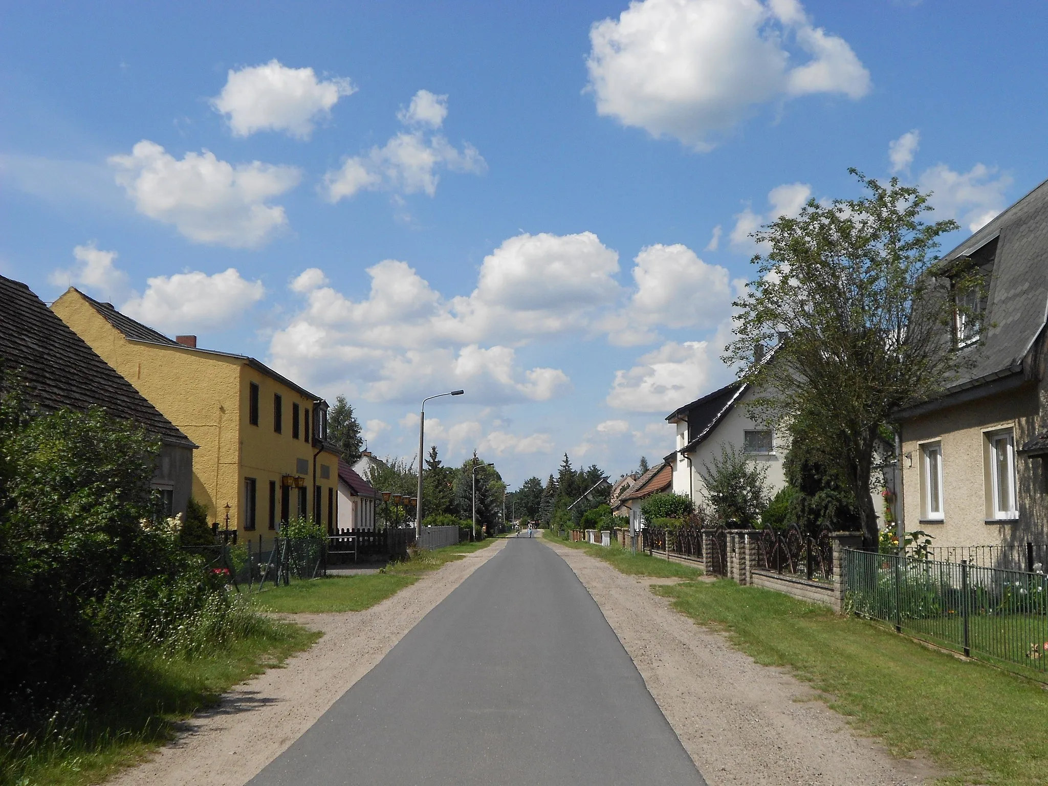 Photo showing: Blick in die Dorfstraße