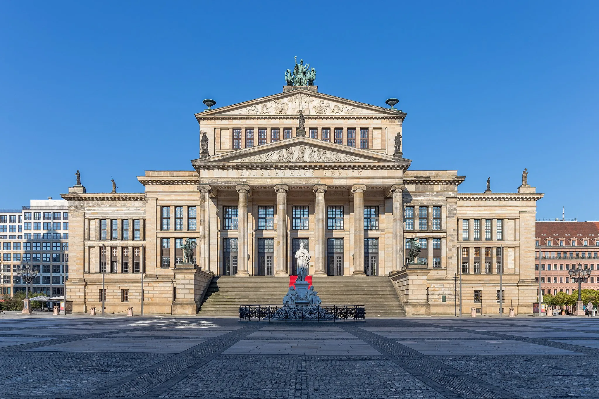 Photo showing: The concert hall is a central building on the Gendarmenmarkt. The classical building is one of the major works of the architect Karl Friedrich Schinkel. It was opened in 1821 as the Royal Playhouse and was from 1919 to 1945 Prussian State Theatre. In 1994, it was named "Konzerthaus Berlin".