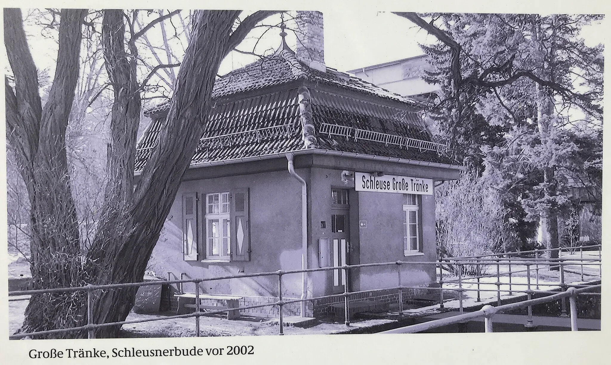 Photo showing: Die Große Tränke ist ein Stauwehr am Oder-Spree-Kanal in Fürstenwalde/Spree aus dem Jahr 1890. 
Aufnahme im August 2018 auf einer öffentlich zugänglichen Informationstafel der Wasser- und Schifffahrtsverwaltung des Bundes am Bauwerk