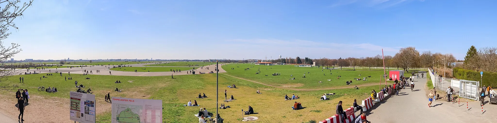 Photo showing: Tempelhofer Feld Pano Berlin