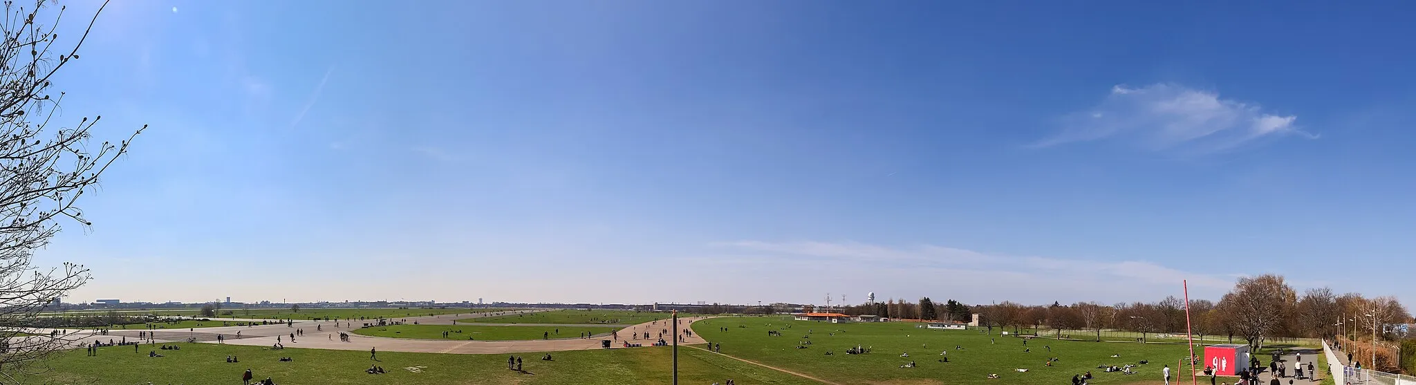 Photo showing: Tempelhof field Pano Berlin