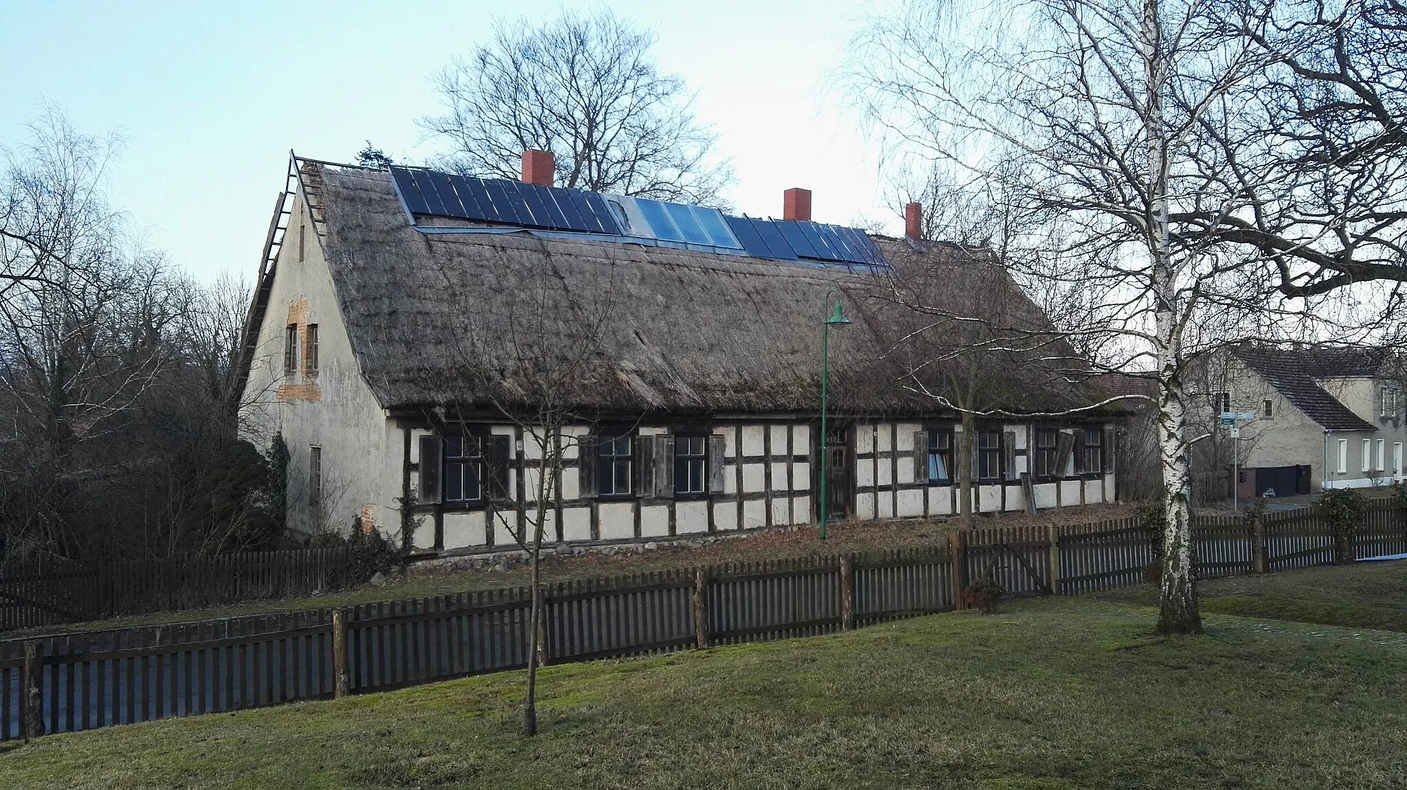 Photo showing: Wohnhaus in der Lindenstraße gegenüber der Kirche in Görne (Gemeinde Kleßen-Görne) in Brandenburg, Deutschland