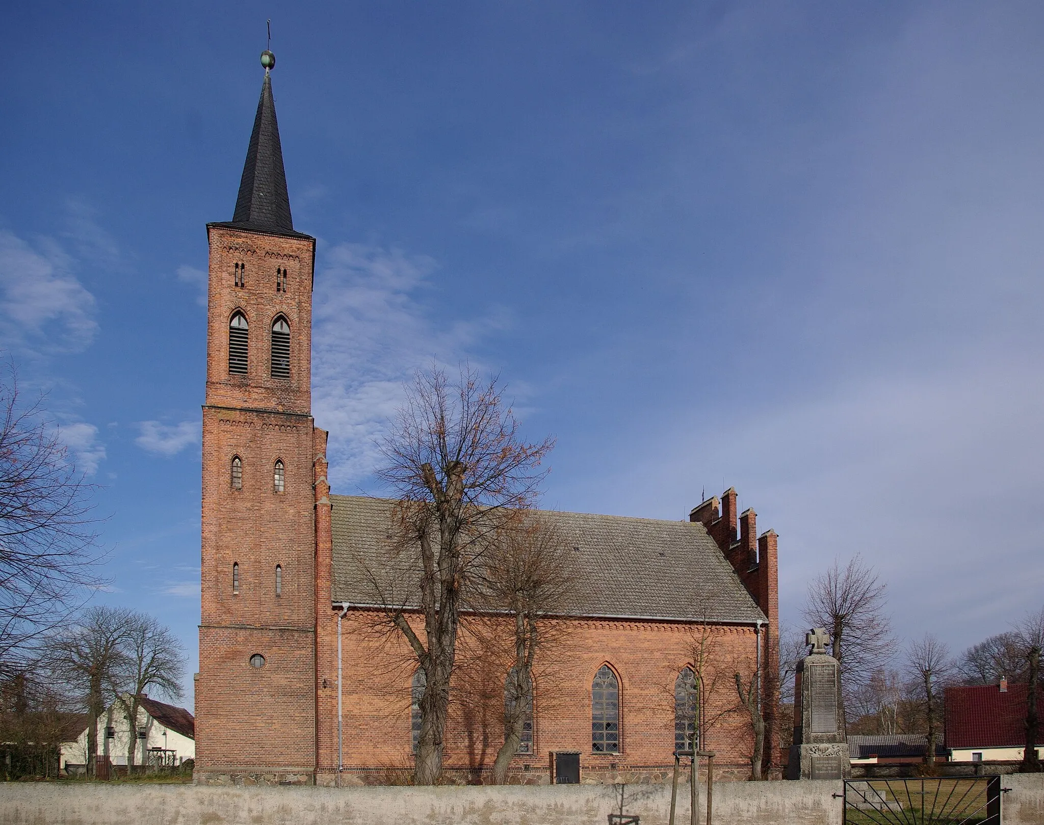 Photo showing: Niederer Fläming Ortsteil Meinsdorf. Die Kirche wurde 1853/1854 erbaut und steht unter Denkmalschutz.