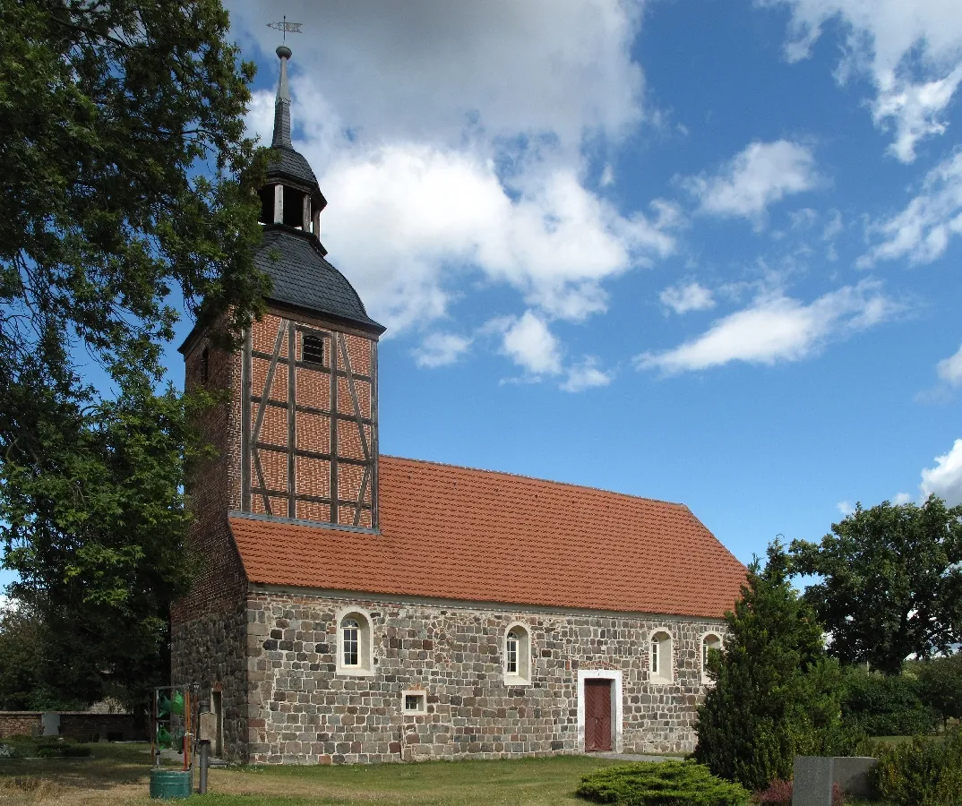 Photo showing: Dorfkirche (13./17. Jh.)