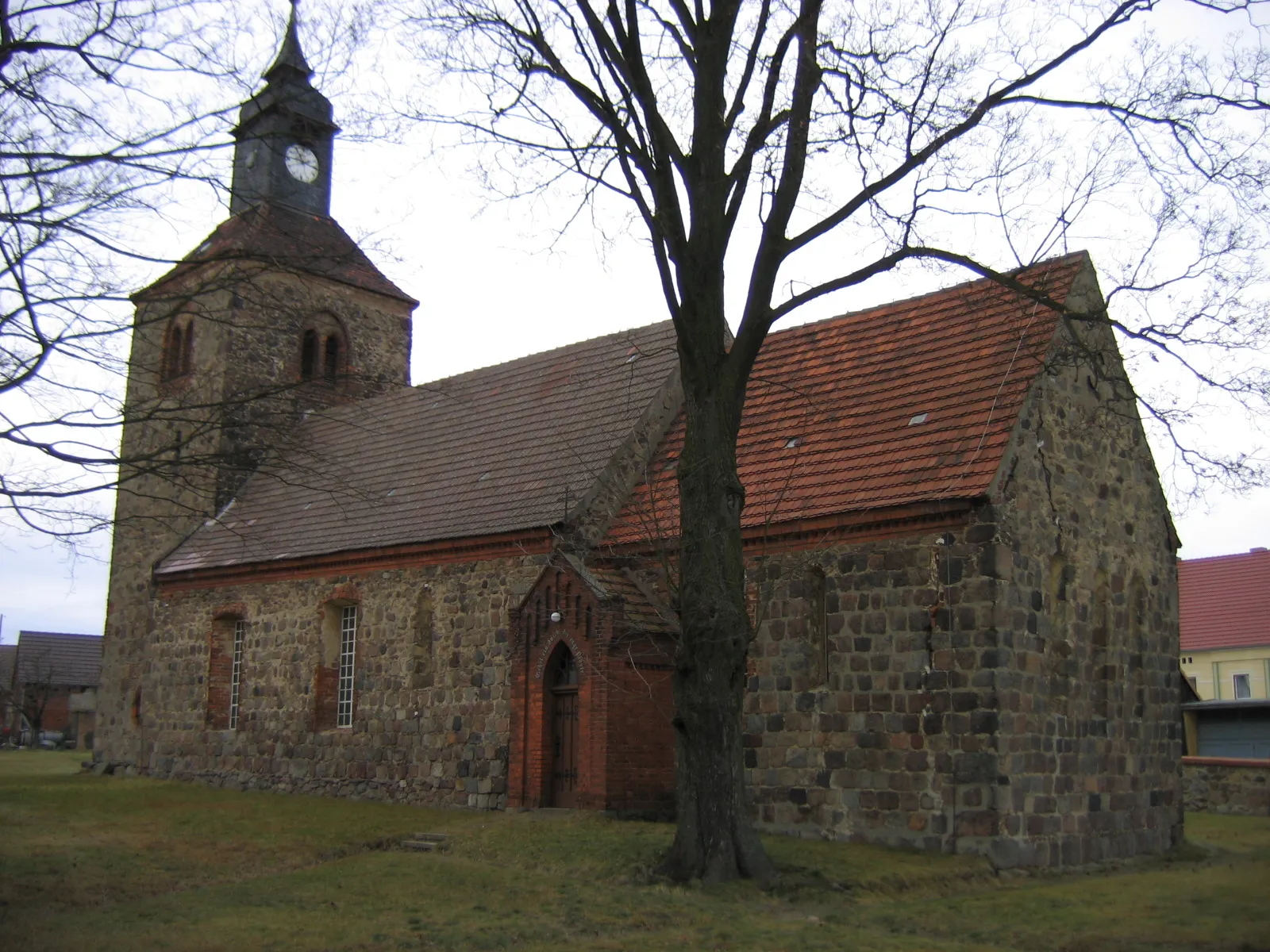Photo showing: Rural church of Schlenzer, Gem. Niederer Fläming, Lkr. Teltow-Fläming, Brandenburg, Germany, view from west