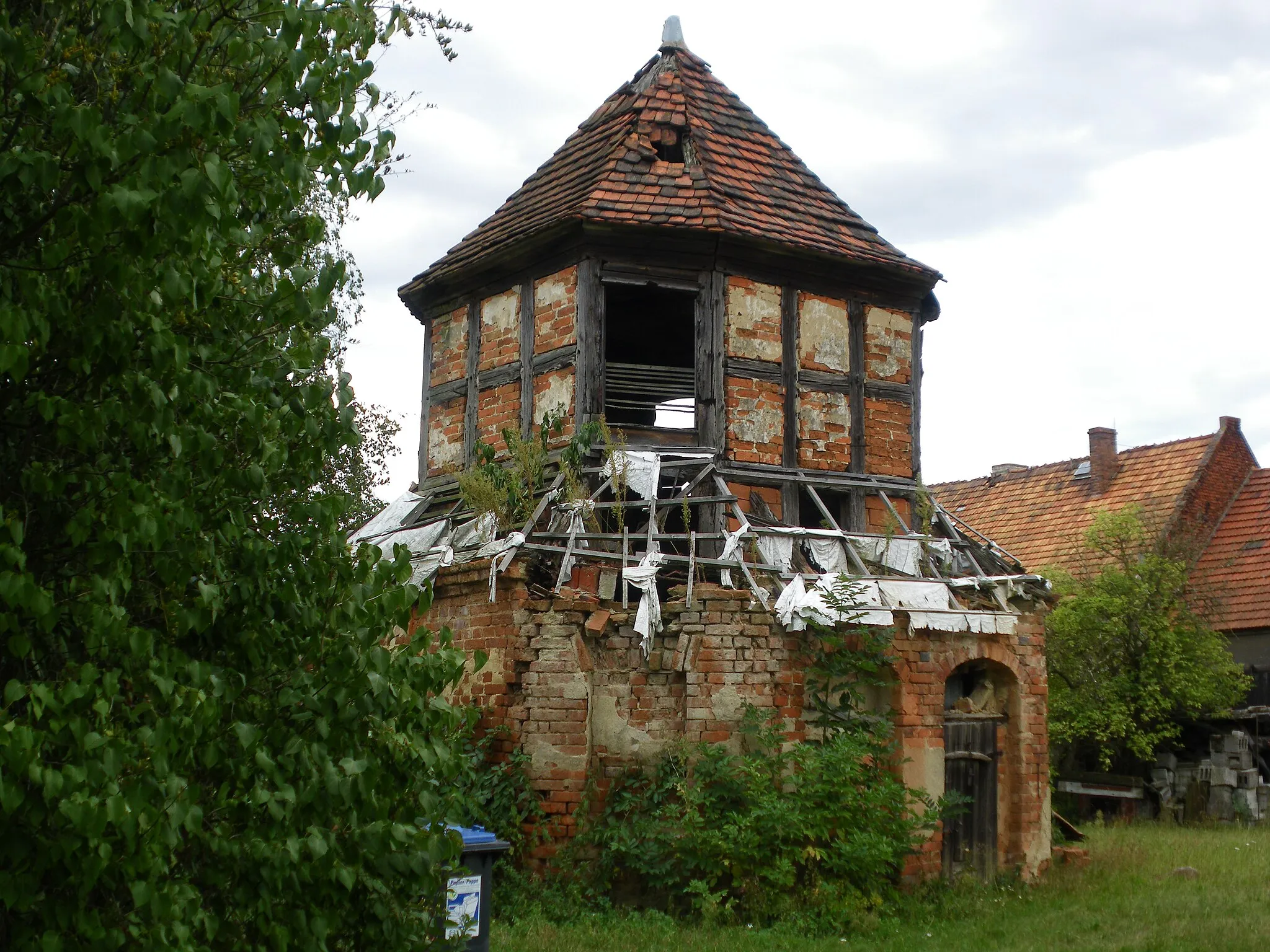 Photo showing: Dovecot in Mallenchen, Calau, Brandenburg, Germany