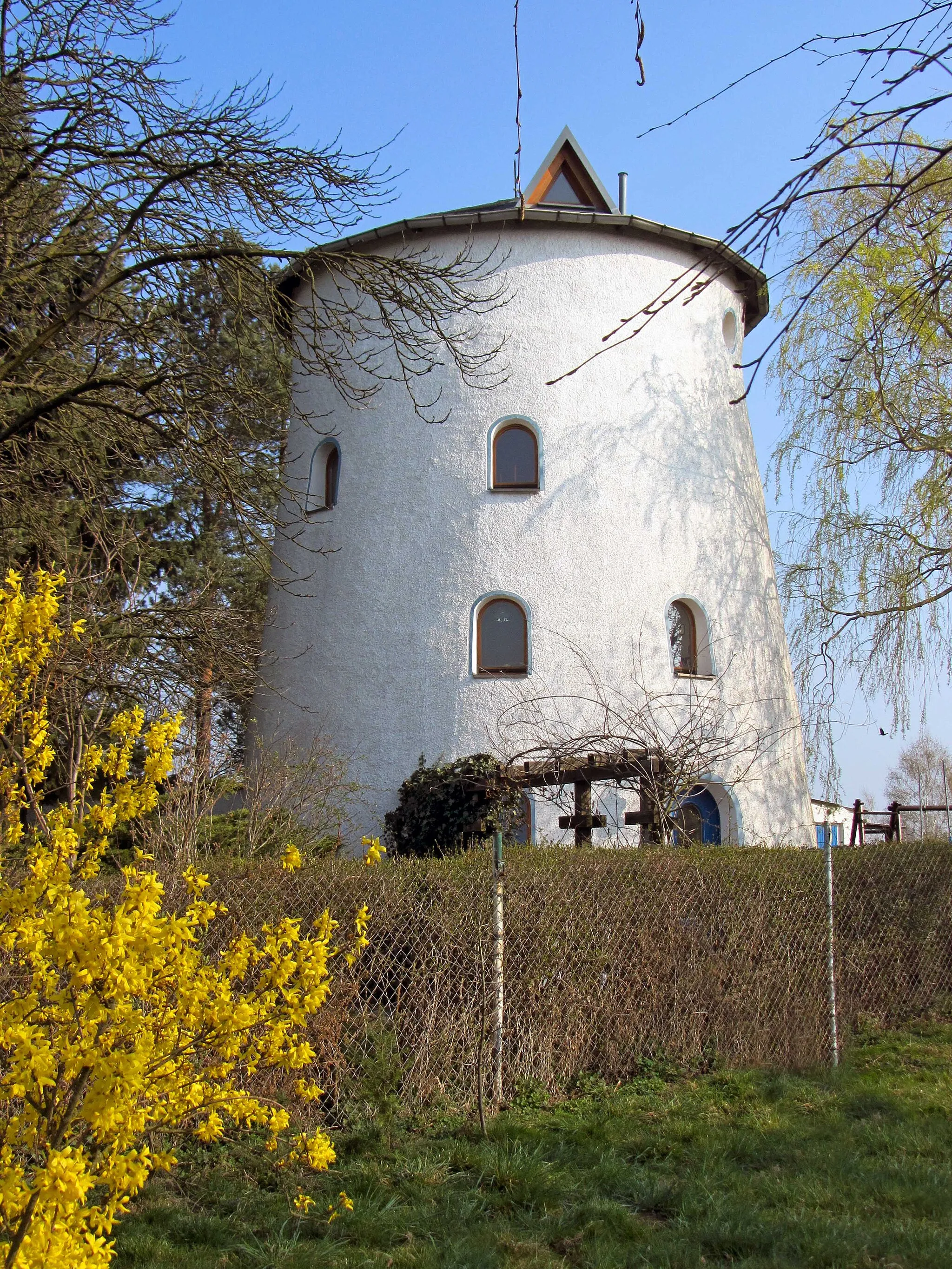 Photo showing: Windmühle auf dem Buchberg an der S42 zwischen Streuben und Sachsendorf. Umnutzung als Wohnhaus