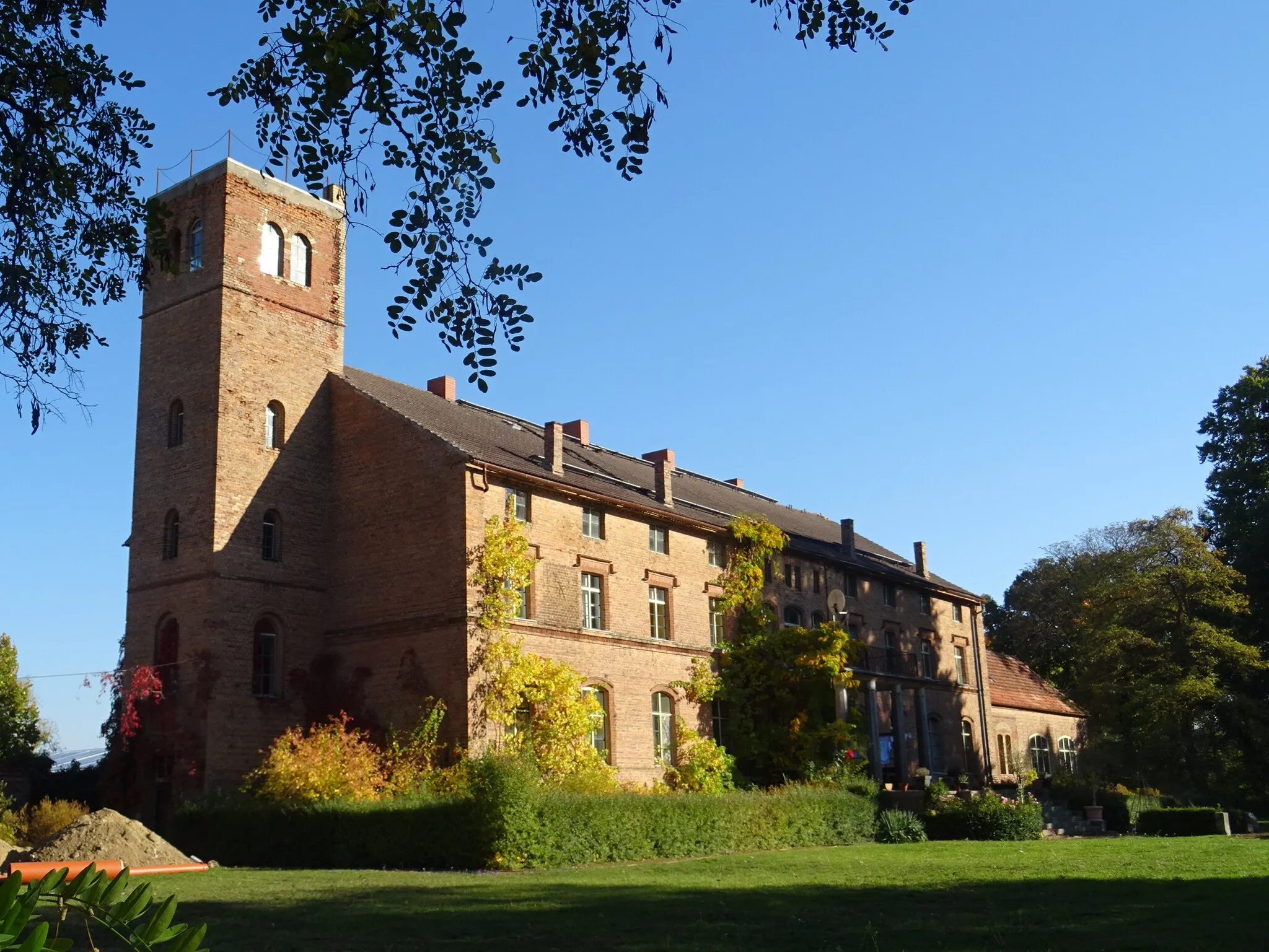 Photo showing: Polßen, Gemeinde Gramzow. Denkmalgeschütztes Gutshaus.