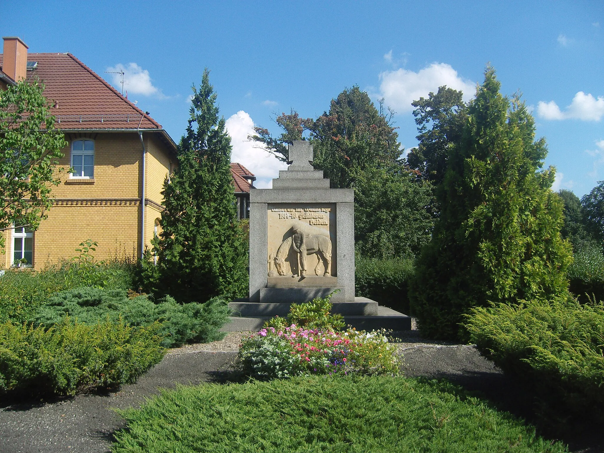 Photo showing: Kriegerdenkmal für die Gefallenen des Ersten Weltkriegs in Annahütte