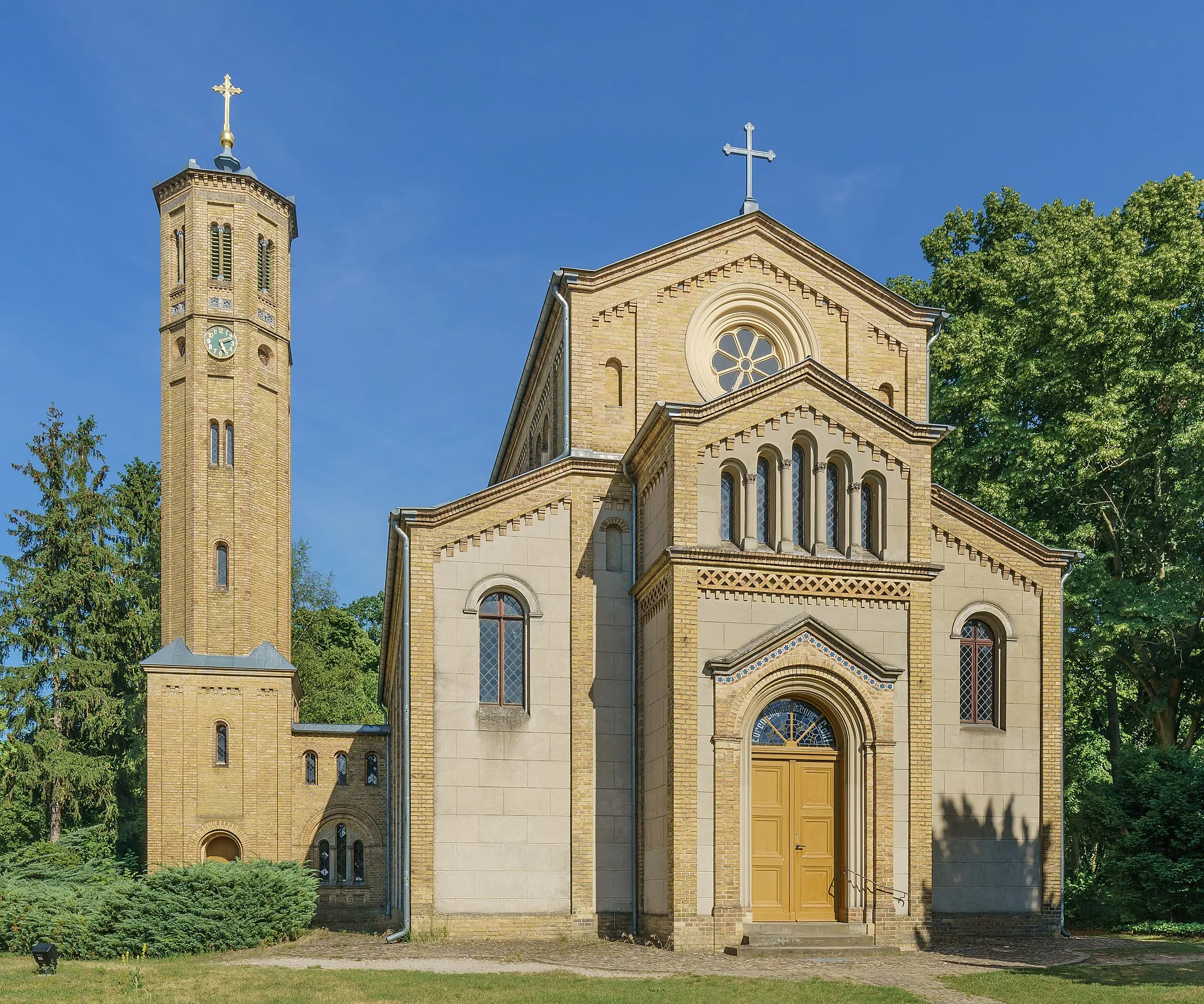 Photo showing: Village church in Caputh (Schwielowsee) near Potsdam, Germany