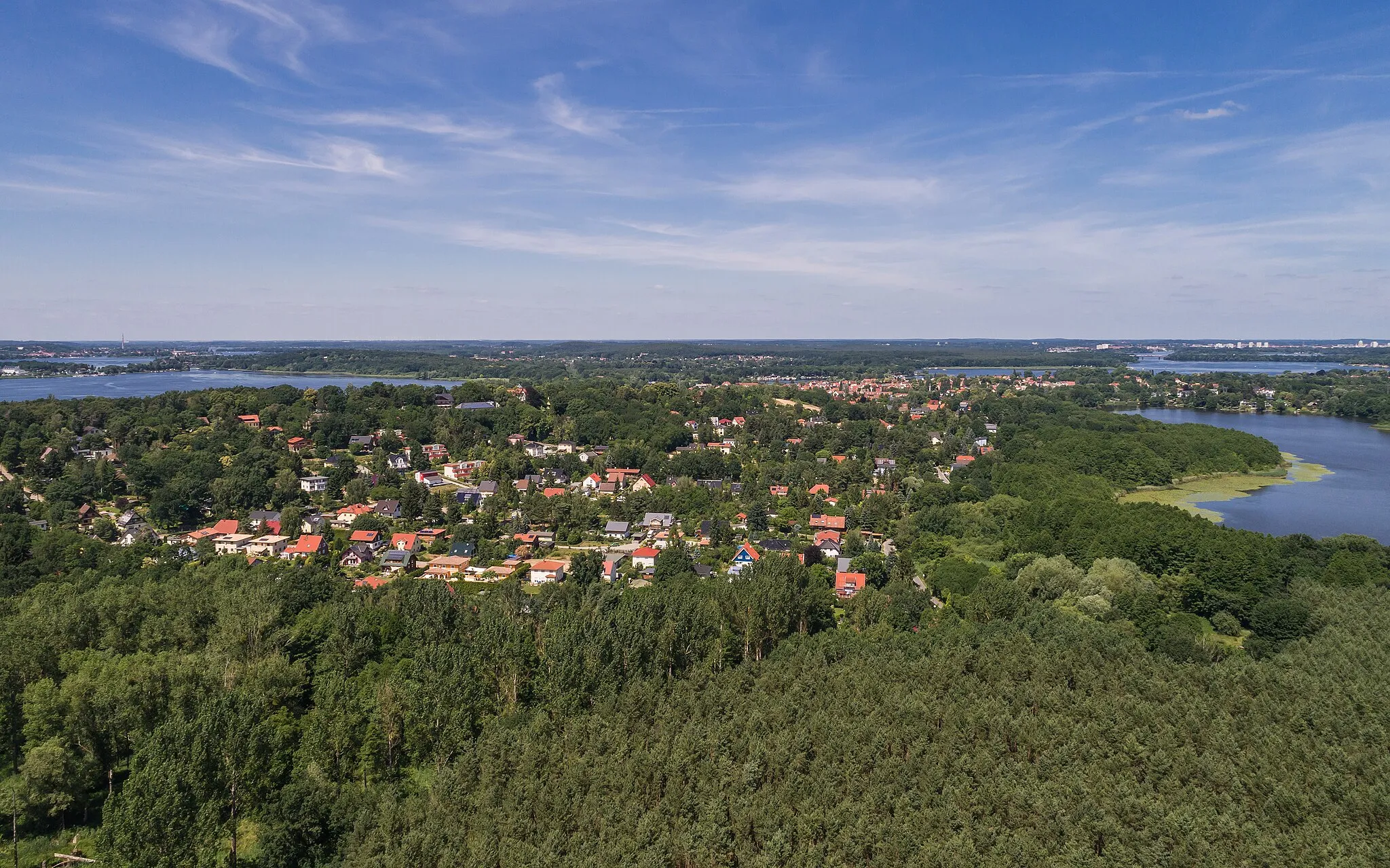 Photo showing: Aerial photo of Caputh (Schwielowsee) near Potsdam, Germany