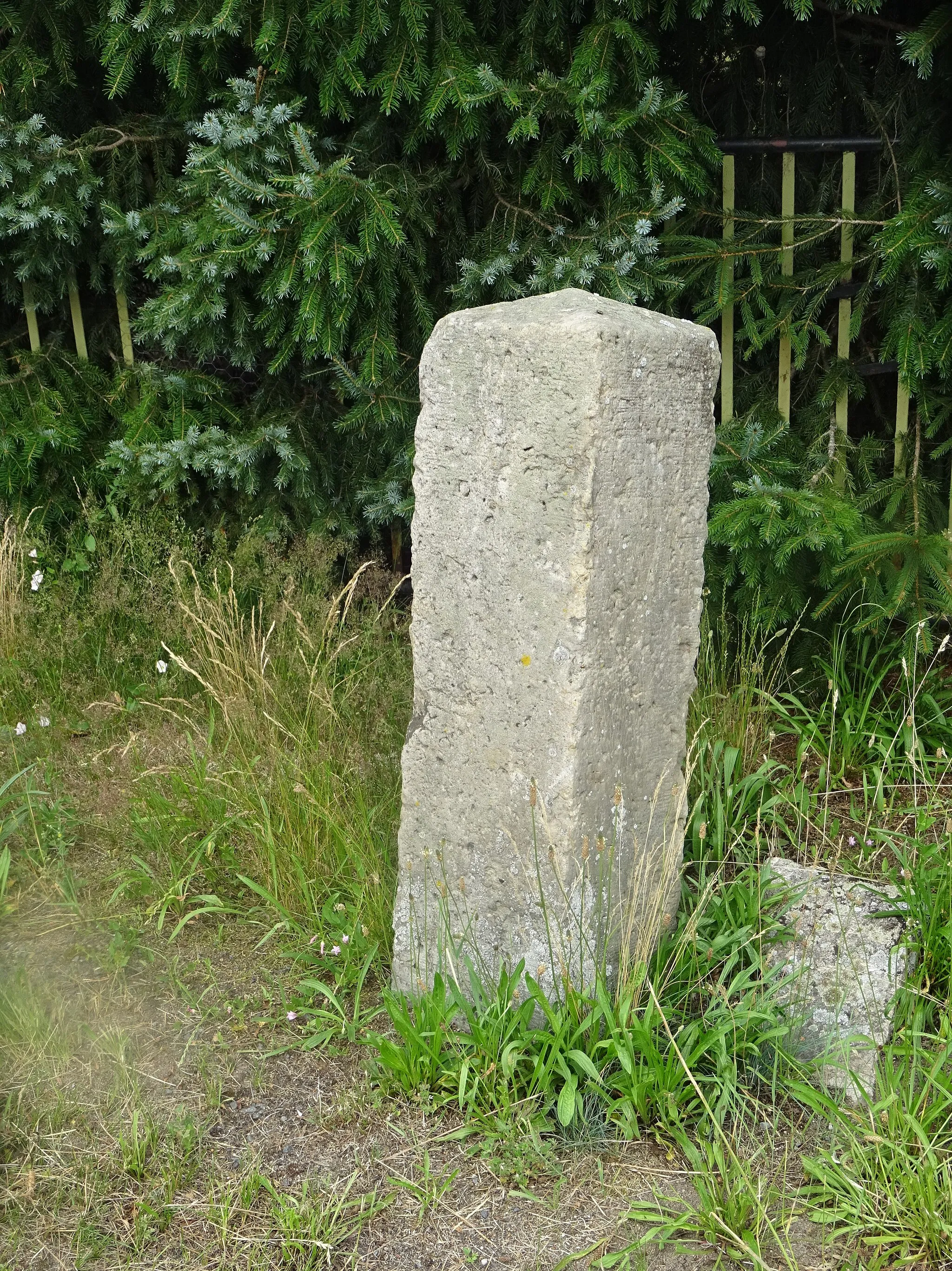 Photo showing: Kleinkorga, Stadt Jessen, denkmalgechützter Distanzstein