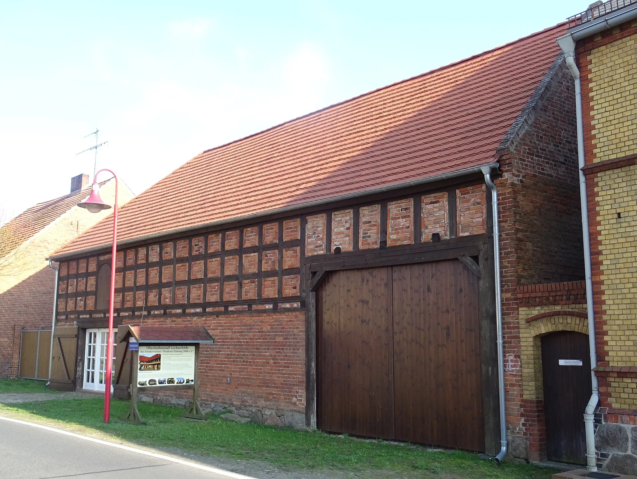 Photo showing: Lichterfelde, Gemeinde Niederer Fläming, denkmalgeschützte Scheune, Dorfstr. 7