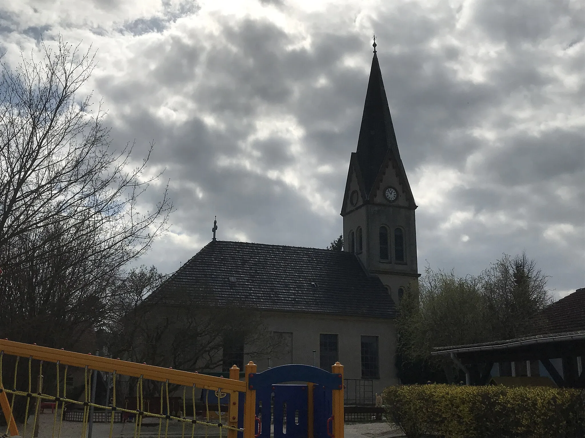 Photo showing: Die Dorfkirche Zinnitz, einem Ortsteil der Stadt Calau im Landkreis Oberspreewald-Lausitz in Brandenburg entstand im Jahr 1818 im Auftrag des Gutsbesitzers.