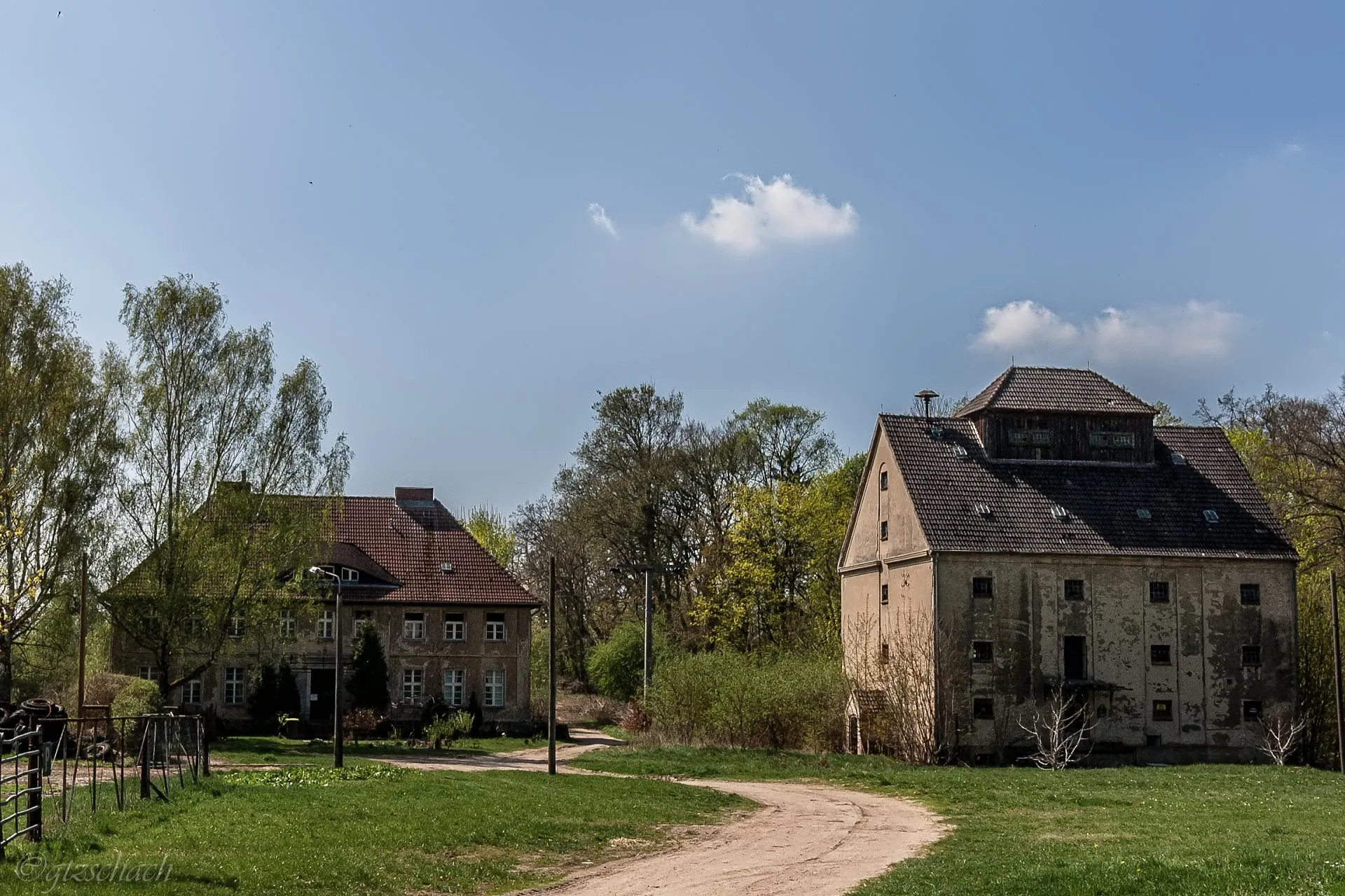 Photo showing: Verwalterhaus, Speicher und Park der ehemaligen Gutsanlage Groß Sperrenwalde