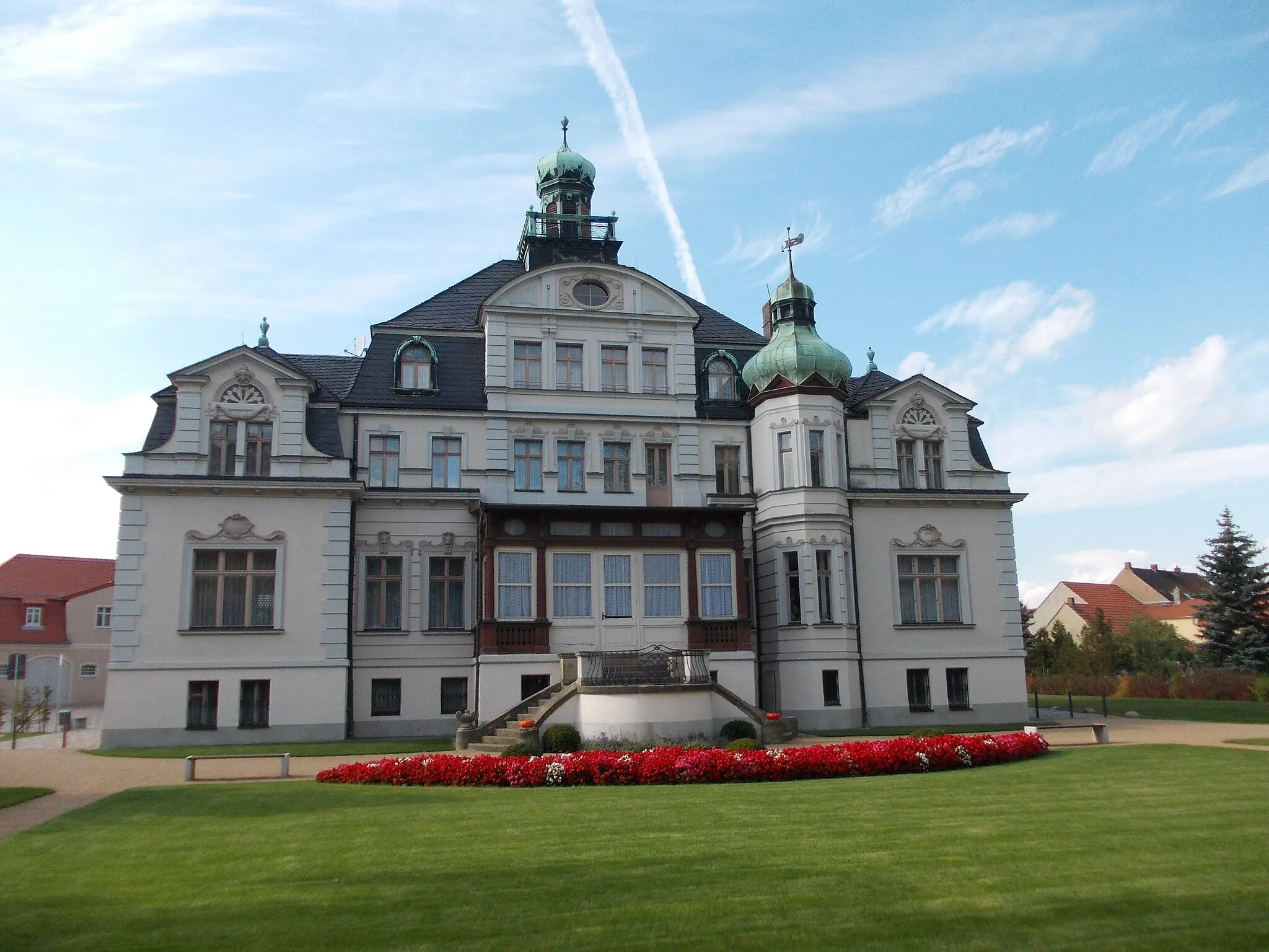 Photo showing: Uebigau Castle (Uebigau-Wahrenbrück, Elbe-Elster district, Brandenburg), park side