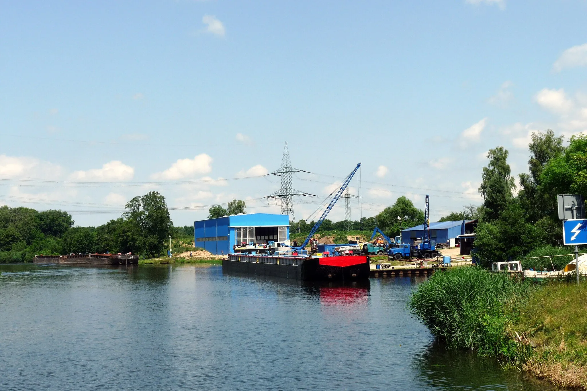 Photo showing: Ship yard named Schiffswerft Bolle at north bank of canal (Pareyer Verbindungskanal)