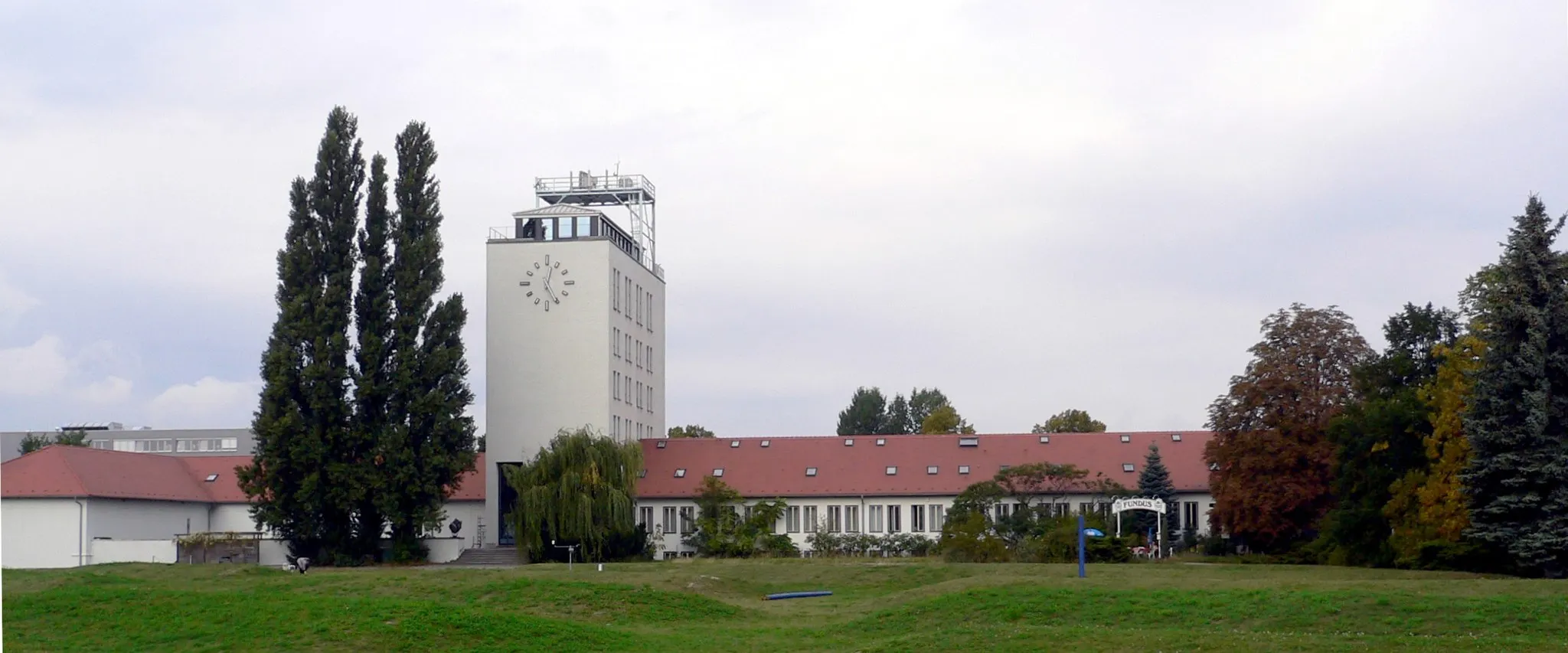 Photo showing: Fernsehzentrum Adlershof, by Wolfgang Wunsch at Berlin-Adlershof, Germany. Image rotated, cropped.