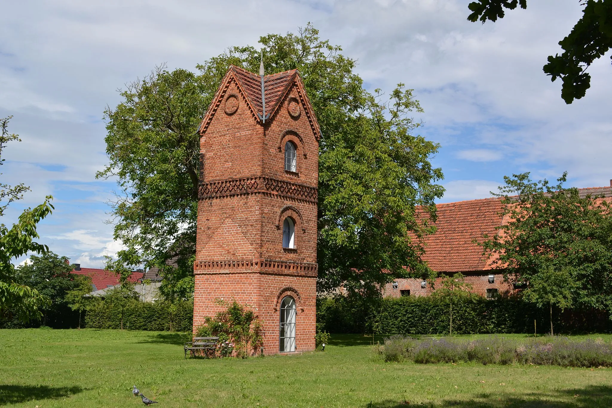 Photo showing: Denkmalgeschützter Taubenturm auf dem Wirtschaftshof des Herrenhauses in Kleßen, Landkreis Havelland