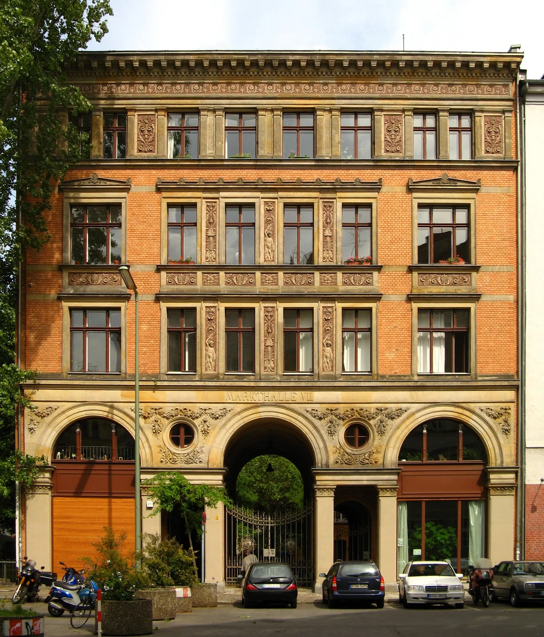 Photo showing: Vorderansicht der Markthalle VII in der Dresdener Straße in Berlin-Kreuzberg