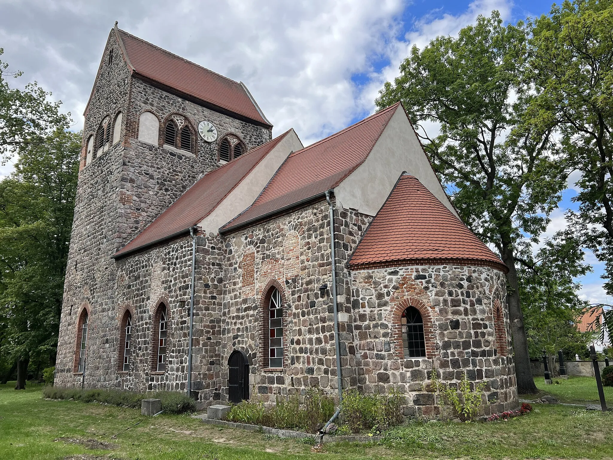 Photo showing: Dorfkirche in Hönow im Landkreis Märkisch-Oderland (Brandenburg)