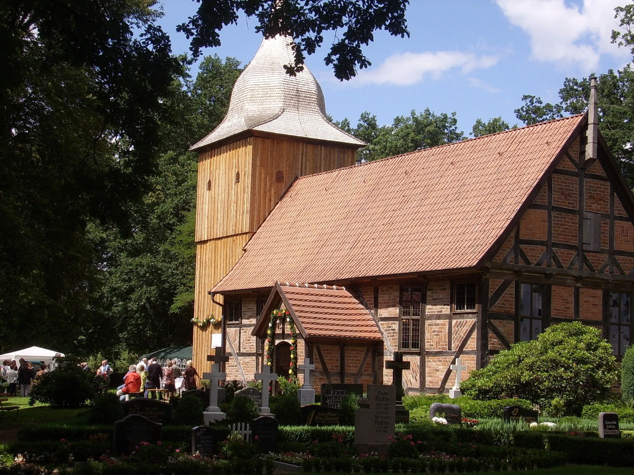 Photo showing: Sanierte Fachwerkkirche in Dammwolde